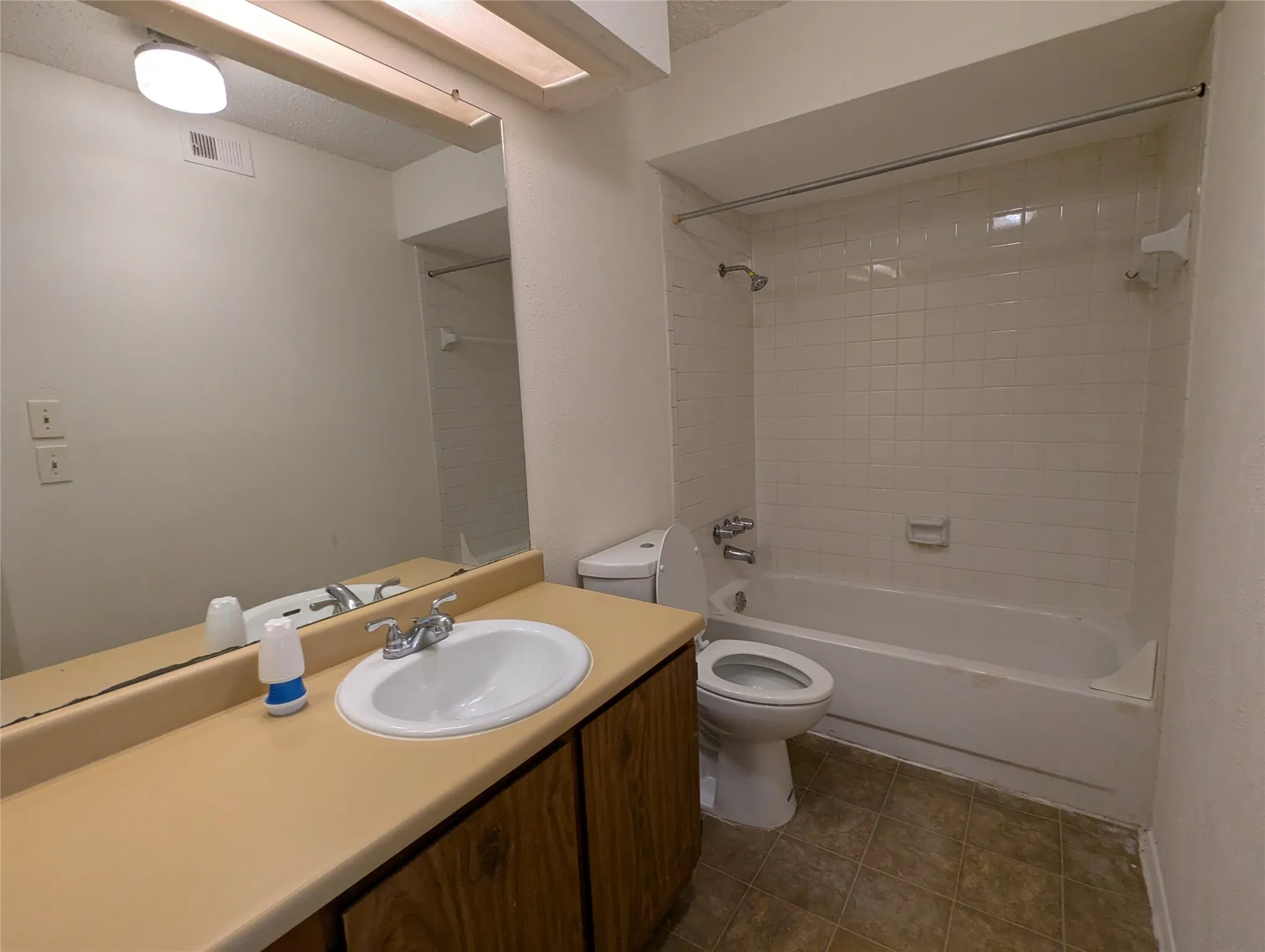 Condominium For Rent in Dallas County , 7431 Holly Hill Drive 120, Dallas, Texas 75231, 2 Bedroom, 2 Bathroom, Garage spaces, 955 Sqft, built in 1979, mls#21384228, Real Estate Agent in Dallas, Homes For Rent in Dallas county, Homes For Rent in Dallas, Realtor in Dallas Texas, Real Estate Brokerage Independent Realty Texas, Luminita Cordes Realtor