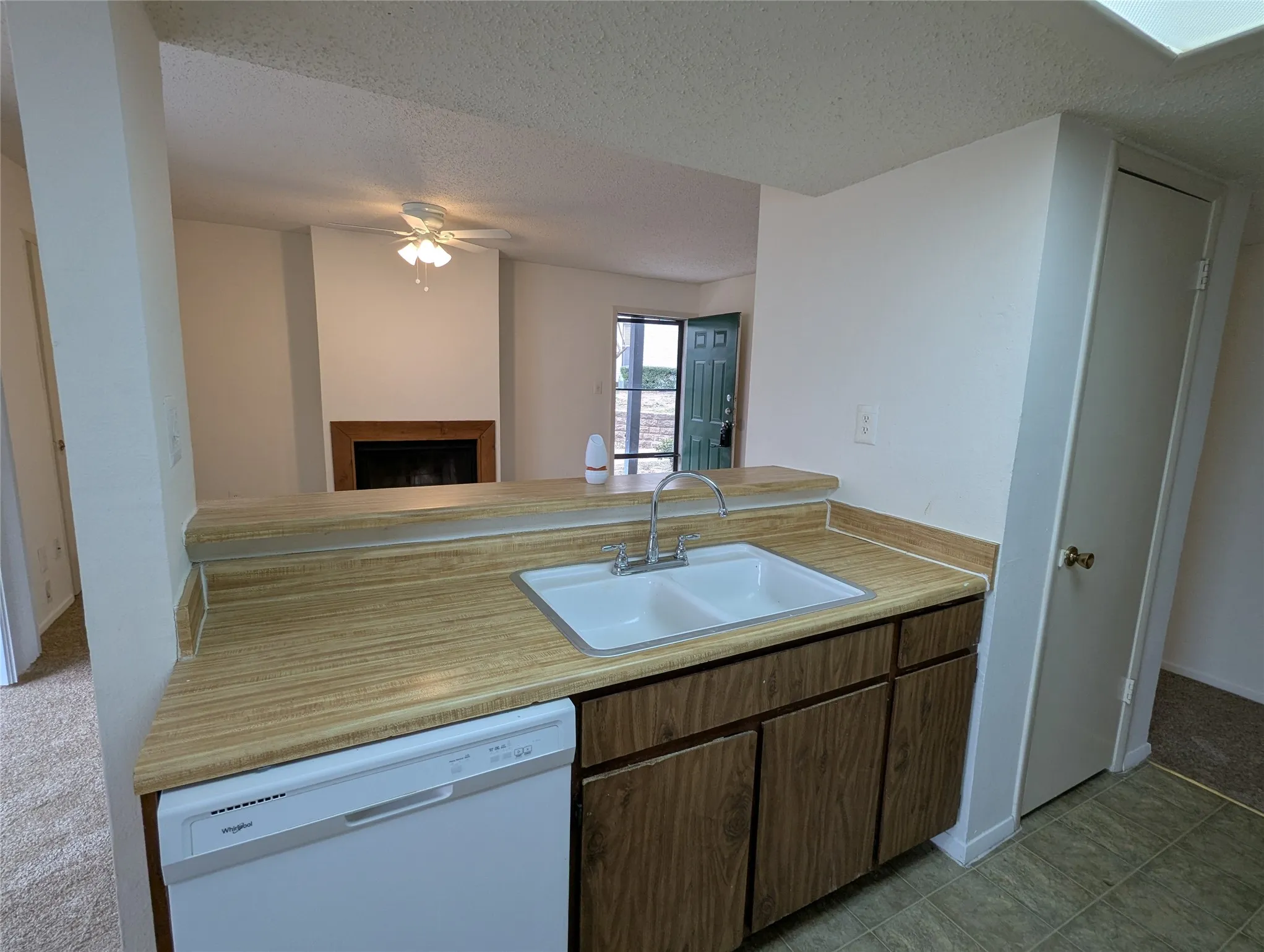 Condominium For Rent in Dallas County , 7431 Holly Hill Drive 120, Dallas, Texas 75231, 2 Bedroom, 2 Bathroom, Garage spaces, 955 Sqft, built in 1979, mls#21384228, Real Estate Agent in Dallas, Homes For Rent in Dallas county, Homes For Rent in Dallas, Realtor in Dallas Texas, Real Estate Brokerage Independent Realty Texas, Luminita Cordes Realtor