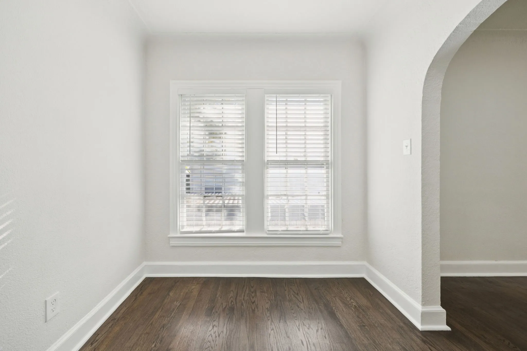 Apartment For Rent in Dallas County , 3210 N Haskell Avenue, Dallas, Texas 75204, 1 Bedroom, 1 Bathroom, Garage spaces, 740 Sqft, built in 1930, mls#21384183, Real Estate Agent in Dallas, Homes For Rent in Dallas county, Homes For Rent in Dallas, Realtor in Dallas Texas, Real Estate Brokerage Independent Realty Texas, Luminita Cordes Realtor