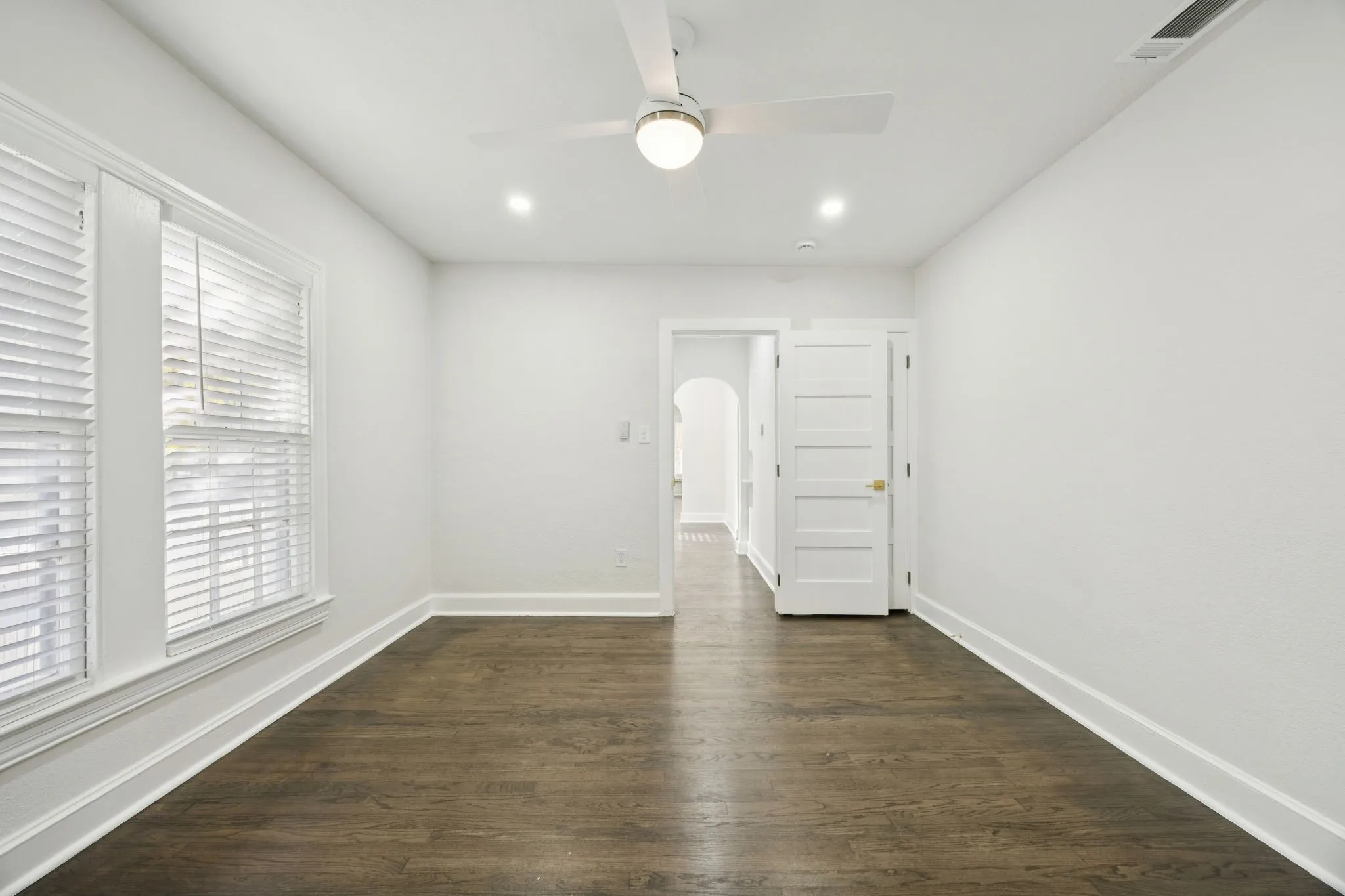 Apartment For Rent in Dallas County , 3210 N Haskell Avenue, Dallas, Texas 75204, 1 Bedroom, 1 Bathroom, Garage spaces, 740 Sqft, built in 1930, mls#21384183, Real Estate Agent in Dallas, Homes For Rent in Dallas county, Homes For Rent in Dallas, Realtor in Dallas Texas, Real Estate Brokerage Independent Realty Texas, Luminita Cordes Realtor