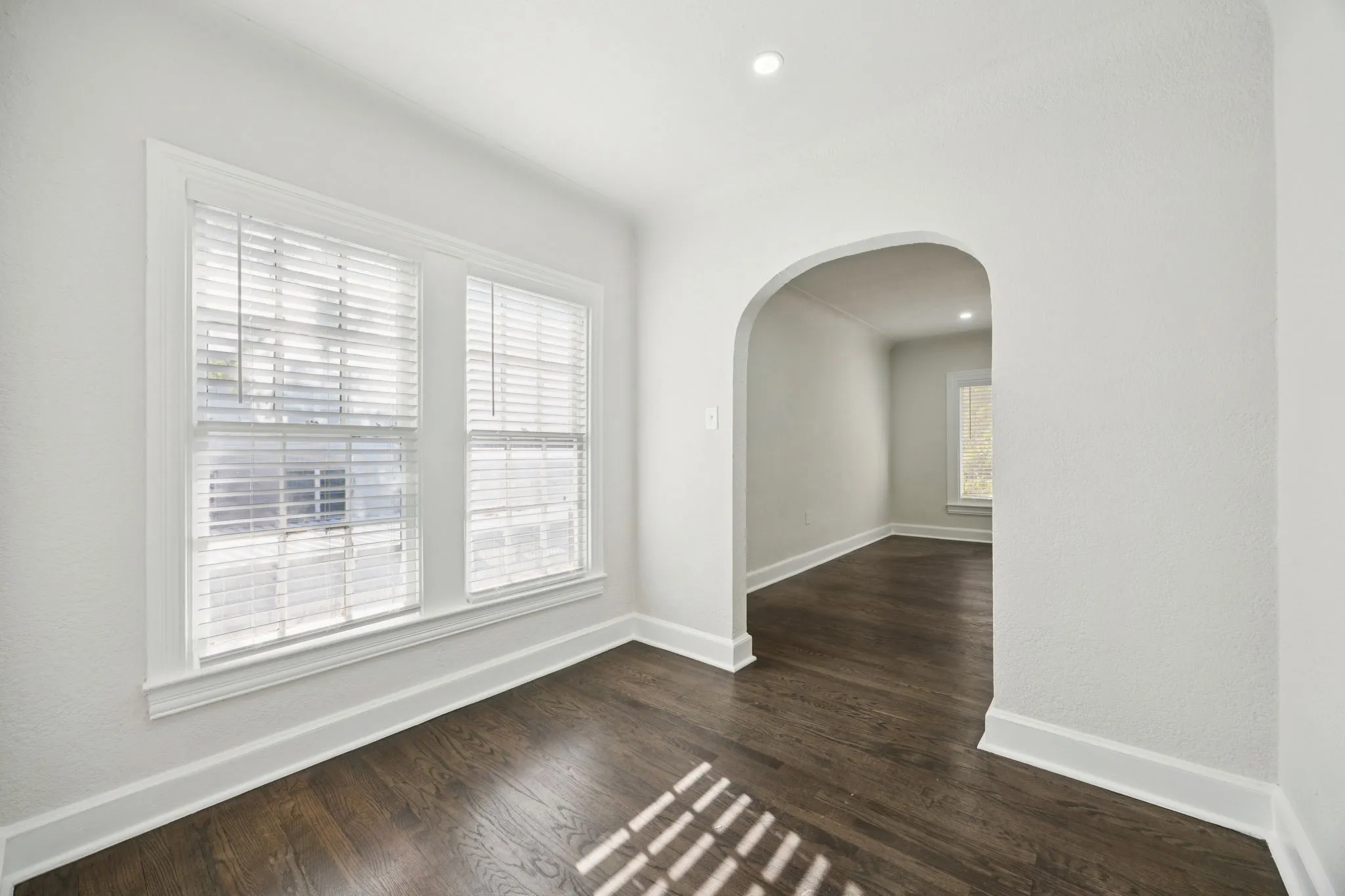 Apartment For Rent in Dallas County , 3210 N Haskell Avenue, Dallas, Texas 75204, 1 Bedroom, 1 Bathroom, Garage spaces, 740 Sqft, built in 1930, mls#21384183, Real Estate Agent in Dallas, Homes For Rent in Dallas county, Homes For Rent in Dallas, Realtor in Dallas Texas, Real Estate Brokerage Independent Realty Texas, Luminita Cordes Realtor
