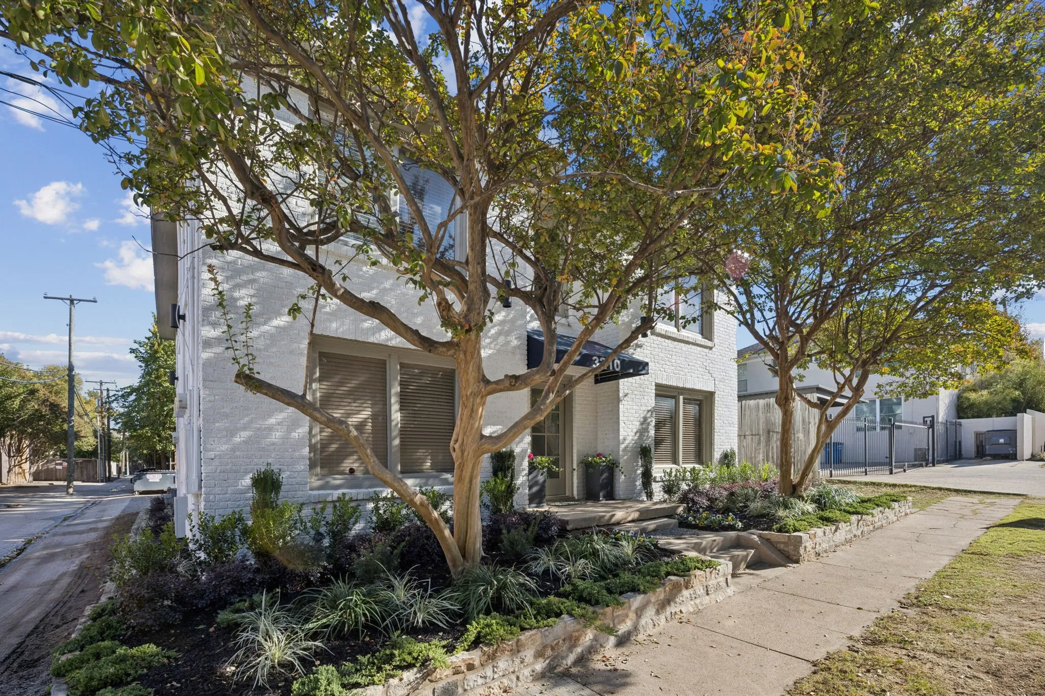 Apartment For Rent in Dallas County , 3210 N Haskell Avenue, Dallas, Texas 75204, 1 Bedroom, 1 Bathroom, Garage spaces, 740 Sqft, built in 1930, mls#21384183, Real Estate Agent in Dallas, Homes For Rent in Dallas county, Homes For Rent in Dallas, Realtor in Dallas Texas, Real Estate Brokerage Independent Realty Texas, Luminita Cordes Realtor