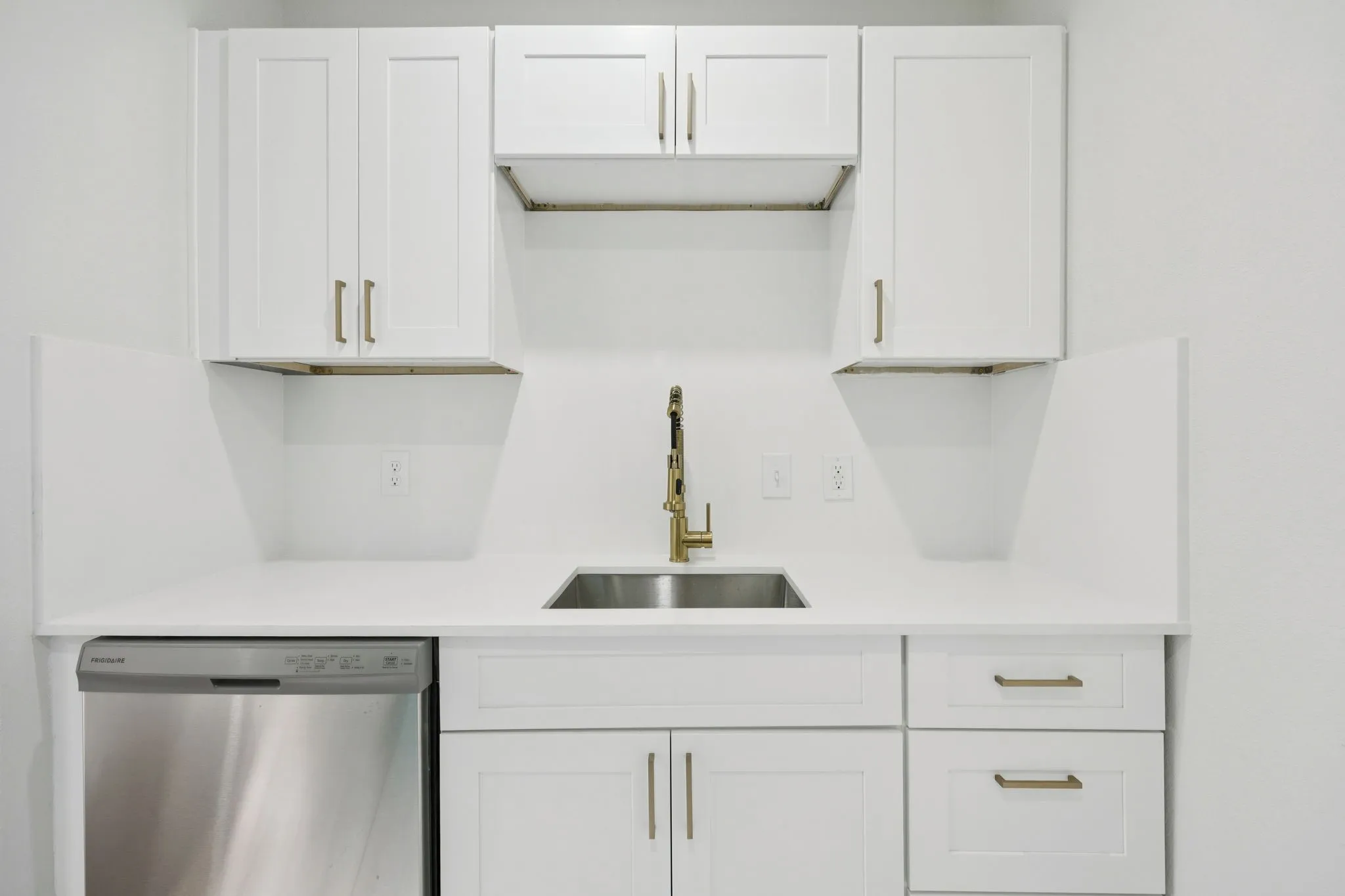 Apartment For Rent in Dallas County , 3210 N Haskell Avenue, Dallas, Texas 75204, 1 Bedroom, 1 Bathroom, Garage spaces, 740 Sqft, built in 1930, mls#21384183, Real Estate Agent in Dallas, Homes For Rent in Dallas county, Homes For Rent in Dallas, Realtor in Dallas Texas, Real Estate Brokerage Independent Realty Texas, Luminita Cordes Realtor