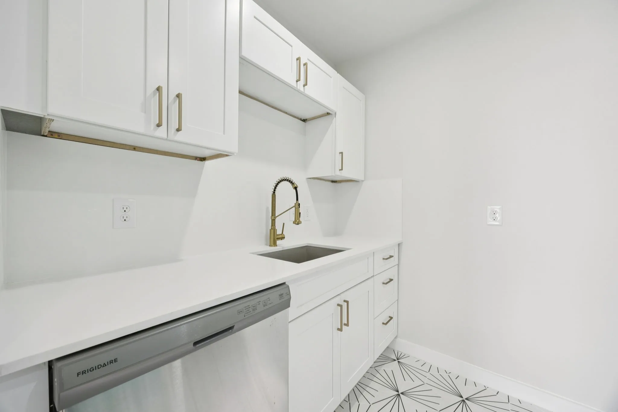 Apartment For Rent in Dallas County , 3210 N Haskell Avenue, Dallas, Texas 75204, 1 Bedroom, 1 Bathroom, Garage spaces, 740 Sqft, built in 1930, mls#21384183, Real Estate Agent in Dallas, Homes For Rent in Dallas county, Homes For Rent in Dallas, Realtor in Dallas Texas, Real Estate Brokerage Independent Realty Texas, Luminita Cordes Realtor