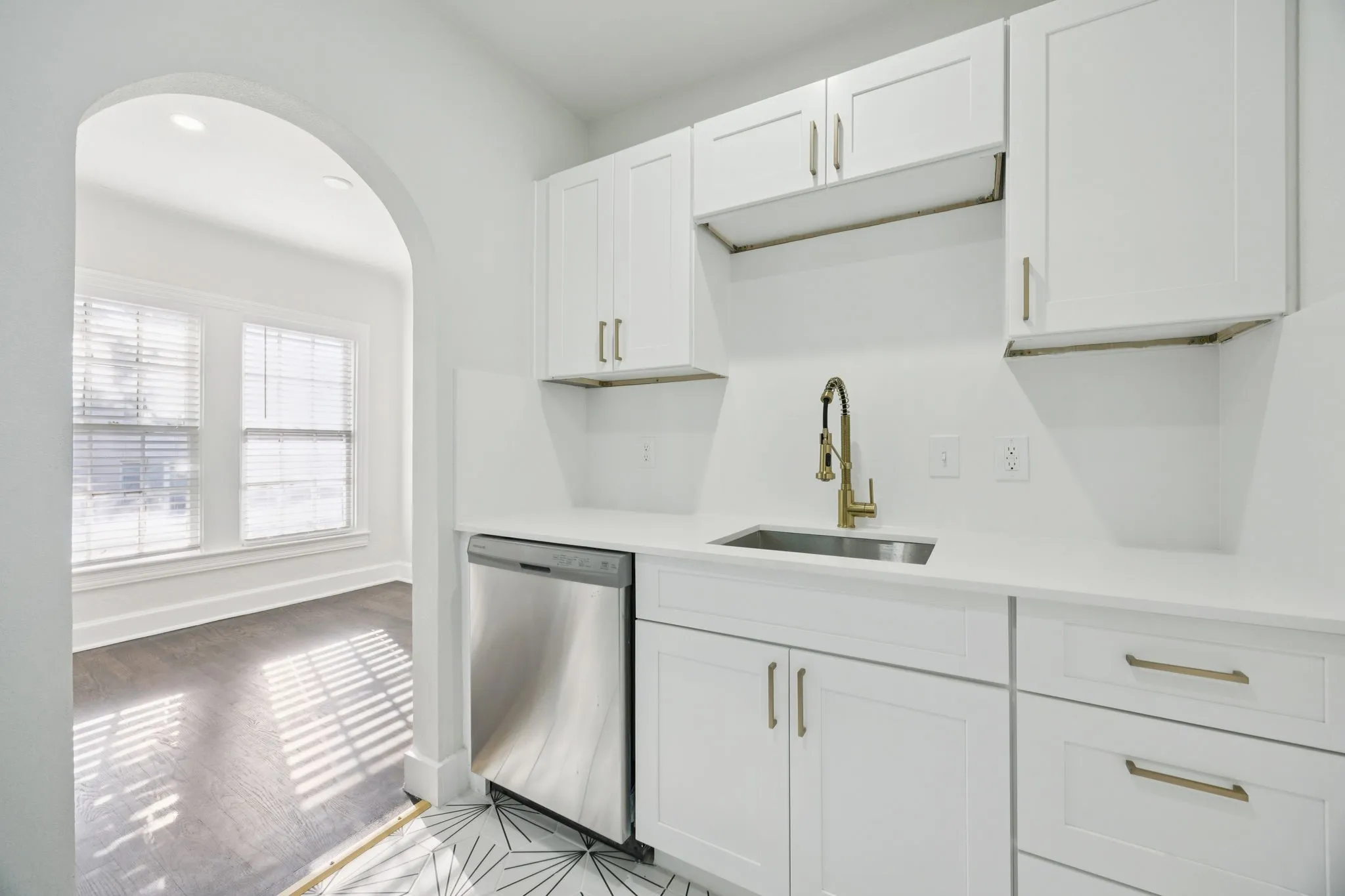 Apartment For Rent in Dallas County , 3210 N Haskell Avenue, Dallas, Texas 75204, 1 Bedroom, 1 Bathroom, Garage spaces, 740 Sqft, built in 1930, mls#21384183, Real Estate Agent in Dallas, Homes For Rent in Dallas county, Homes For Rent in Dallas, Realtor in Dallas Texas, Real Estate Brokerage Independent Realty Texas, Luminita Cordes Realtor