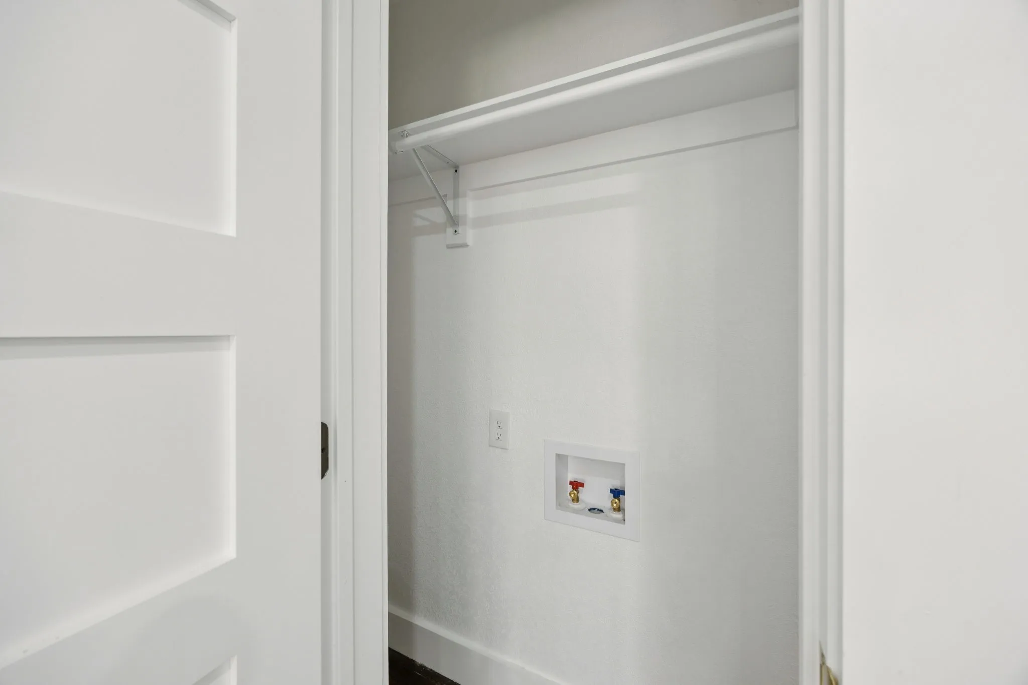 Apartment For Rent in Dallas County , 3210 N Haskell Avenue, Dallas, Texas 75204, 1 Bedroom, 1 Bathroom, Garage spaces, 740 Sqft, built in 1930, mls#21384183, Real Estate Agent in Dallas, Homes For Rent in Dallas county, Homes For Rent in Dallas, Realtor in Dallas Texas, Real Estate Brokerage Independent Realty Texas, Luminita Cordes Realtor