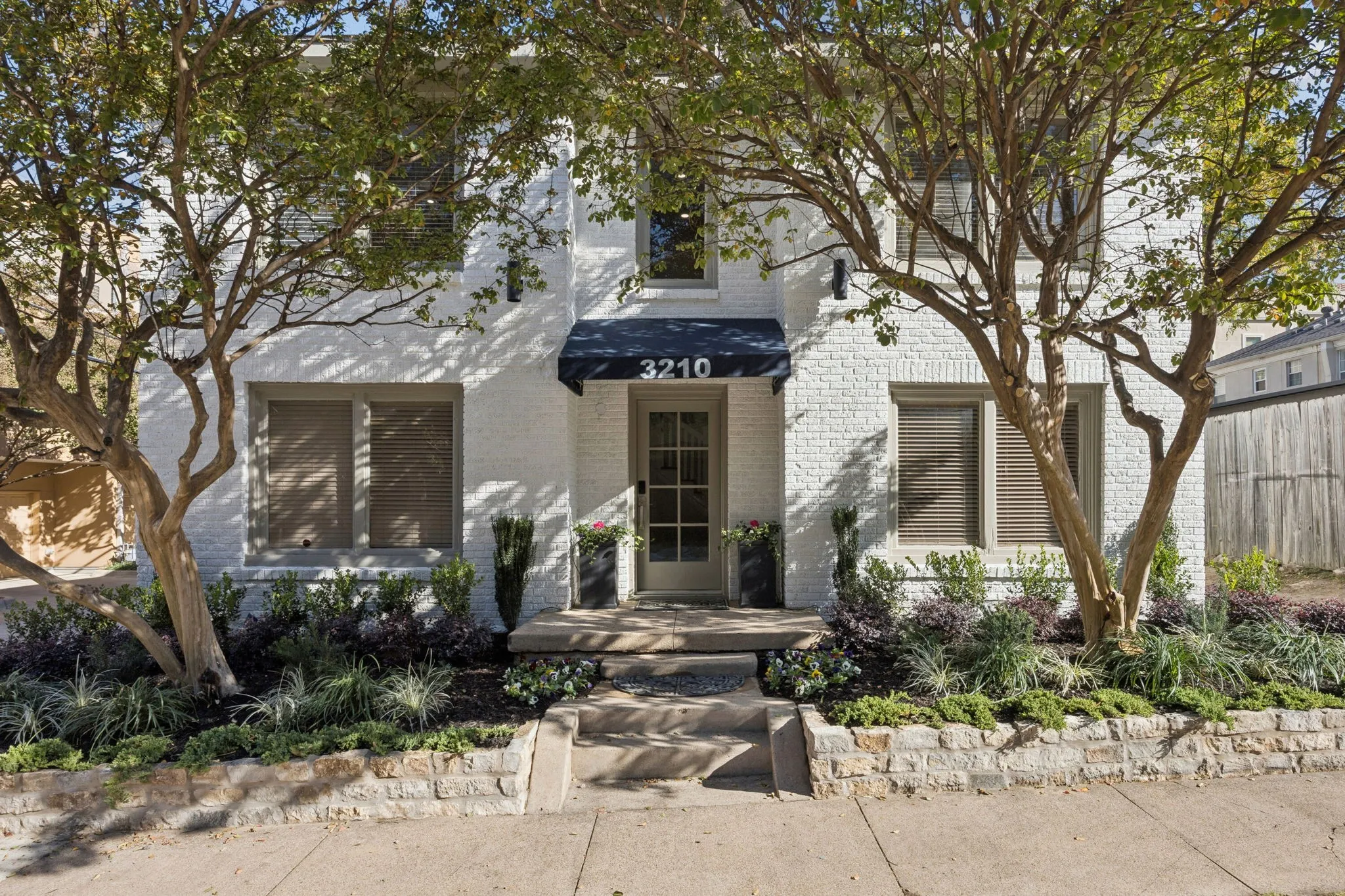 Apartment For Rent in Dallas County , 3210 N Haskell Avenue, Dallas, Texas 75204, 1 Bedroom, 1 Bathroom, Garage spaces, 740 Sqft, built in 1930, mls#21384183, Real Estate Agent in Dallas, Homes For Rent in Dallas county, Homes For Rent in Dallas, Realtor in Dallas Texas, Real Estate Brokerage Independent Realty Texas, Luminita Cordes Realtor
