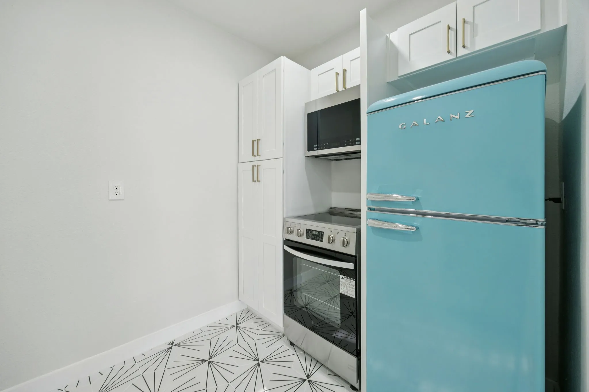 Apartment For Rent in Dallas County , 3210 N Haskell Avenue, Dallas, Texas 75204, 1 Bedroom, 1 Bathroom, Garage spaces, 740 Sqft, built in 1930, mls#21384183, Real Estate Agent in Dallas, Homes For Rent in Dallas county, Homes For Rent in Dallas, Realtor in Dallas Texas, Real Estate Brokerage Independent Realty Texas, Luminita Cordes Realtor
