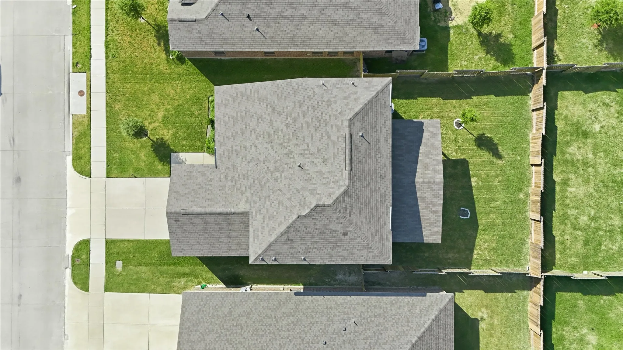 Single Family Residence For Sale in Dallas County , 2031 Canterbury Drive, Seagoville, Texas 75159, 4 Bedroom, 3 Bathroom, 2 Garage spaces, 2,209 Sqft, built in 2021, mls#21383671, Real Estate Agent in Seagoville, Homes For Sale in Dallas county, Homes For Sale in Seagoville, Realtor in Seagoville Texas, Real Estate Brokerage Independent Realty Texas, Luminita Cordes Realtor