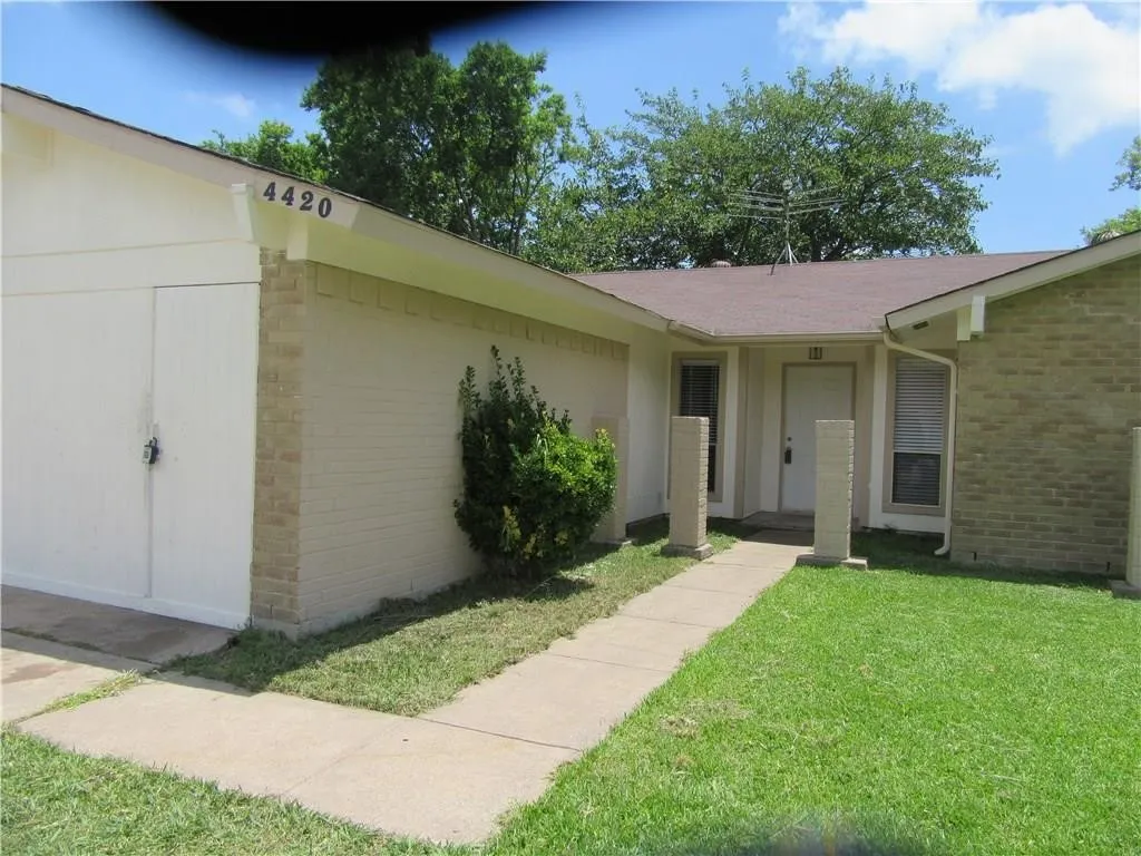 Single Family Residence For Sale in Dallas County , 4420 Via Del Norte, Mesquite, Texas 75150, 3 Bedroom, 2 Bathroom, Garage spaces, 1,564 Sqft, built in 1973, mls#21384194, Real Estate Agent in Mesquite, Homes For Sale in Dallas county, Homes For Sale in Mesquite, Realtor in Mesquite Texas, Real Estate Brokerage Independent Realty Texas, Luminita Cordes Realtor