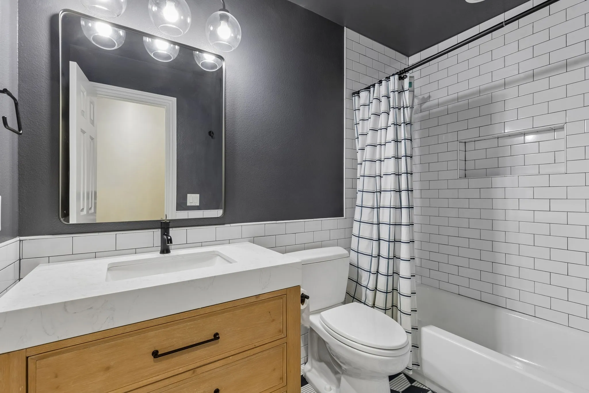 Single Family Residence For Sale in Denton County , 11790 Azteca Lane, Frisco, Texas 75033, 4 Bedroom, 5 Bathroom, 3 Garage spaces, 4,272 Sqft, built in 2005, mls#21383868, Real Estate Agent in Frisco, Homes For Sale in Denton county, Homes For Sale in Frisco, Realtor in Frisco Texas, Real Estate Brokerage Independent Realty Texas, Luminita Cordes Realtor