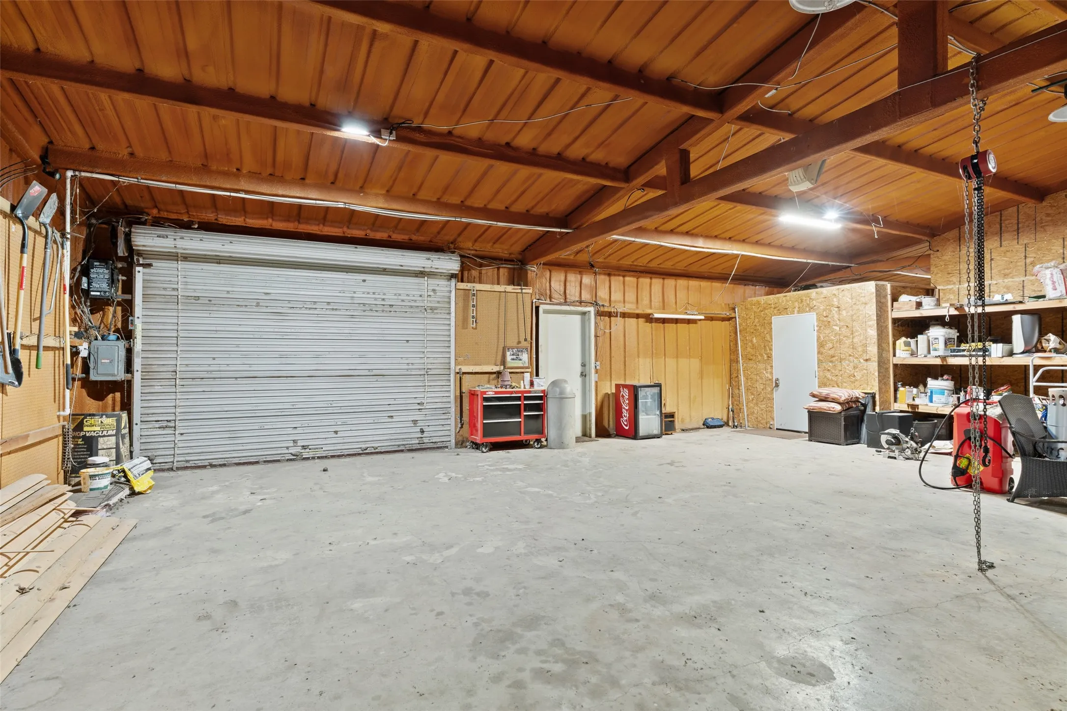 Single Family Residence For Sale in Hunt County , 7272 County Road 3516, Quinlan, Texas 75474, 4 Bedroom, 3 Bathroom, 4 Garage spaces, 4,204 Sqft, built in 1997, mls#21384182, Real Estate Agent in Quinlan, Homes For Sale in Hunt county, Homes For Sale in Quinlan, Realtor in Quinlan Texas, Real Estate Brokerage Independent Realty Texas, Luminita Cordes Realtor