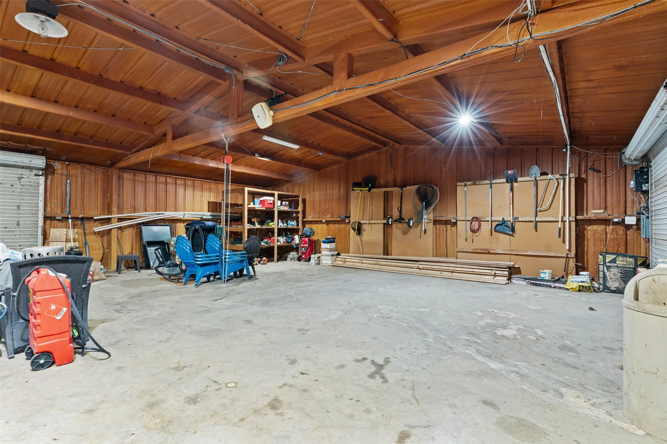 Single Family Residence For Sale in Hunt County , 7272 County Road 3516, Quinlan, Texas 75474, 4 Bedroom, 3 Bathroom, 4 Garage spaces, 4,204 Sqft, built in 1997, mls#21384182, Real Estate Agent in Quinlan, Homes For Sale in Hunt county, Homes For Sale in Quinlan, Realtor in Quinlan Texas, Real Estate Brokerage Independent Realty Texas, Luminita Cordes Realtor