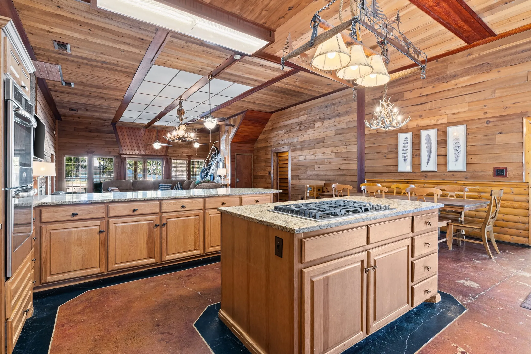 Single Family Residence For Sale in Hunt County , 7272 County Road 3516, Quinlan, Texas 75474, 4 Bedroom, 3 Bathroom, 4 Garage spaces, 4,204 Sqft, built in 1997, mls#21384182, Real Estate Agent in Quinlan, Homes For Sale in Hunt county, Homes For Sale in Quinlan, Realtor in Quinlan Texas, Real Estate Brokerage Independent Realty Texas, Luminita Cordes Realtor