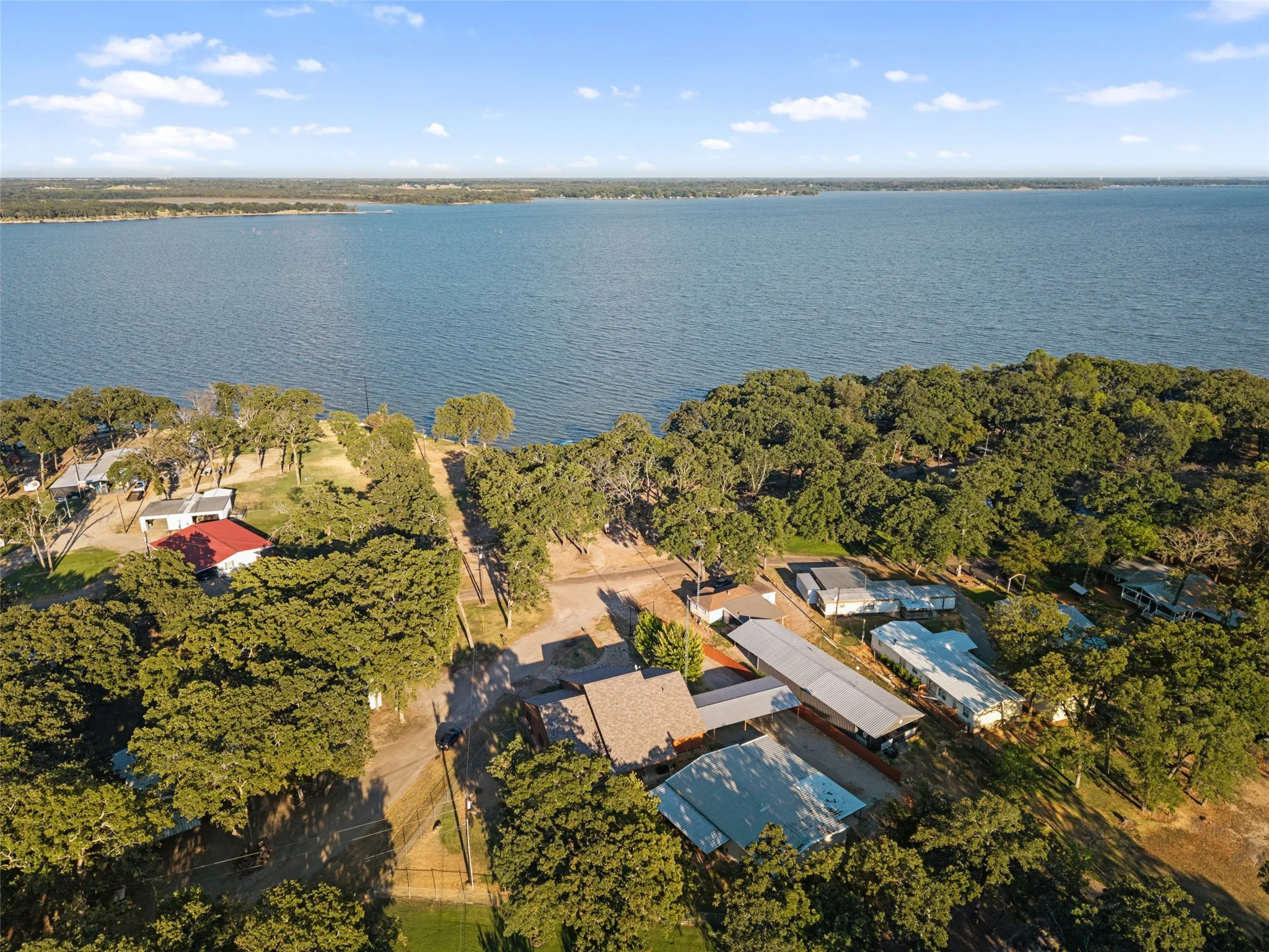 Single Family Residence For Sale in Hunt County , 7272 County Road 3516, Quinlan, Texas 75474, 4 Bedroom, 3 Bathroom, 4 Garage spaces, 4,204 Sqft, built in 1997, mls#21384182, Real Estate Agent in Quinlan, Homes For Sale in Hunt county, Homes For Sale in Quinlan, Realtor in Quinlan Texas, Real Estate Brokerage Independent Realty Texas, Luminita Cordes Realtor