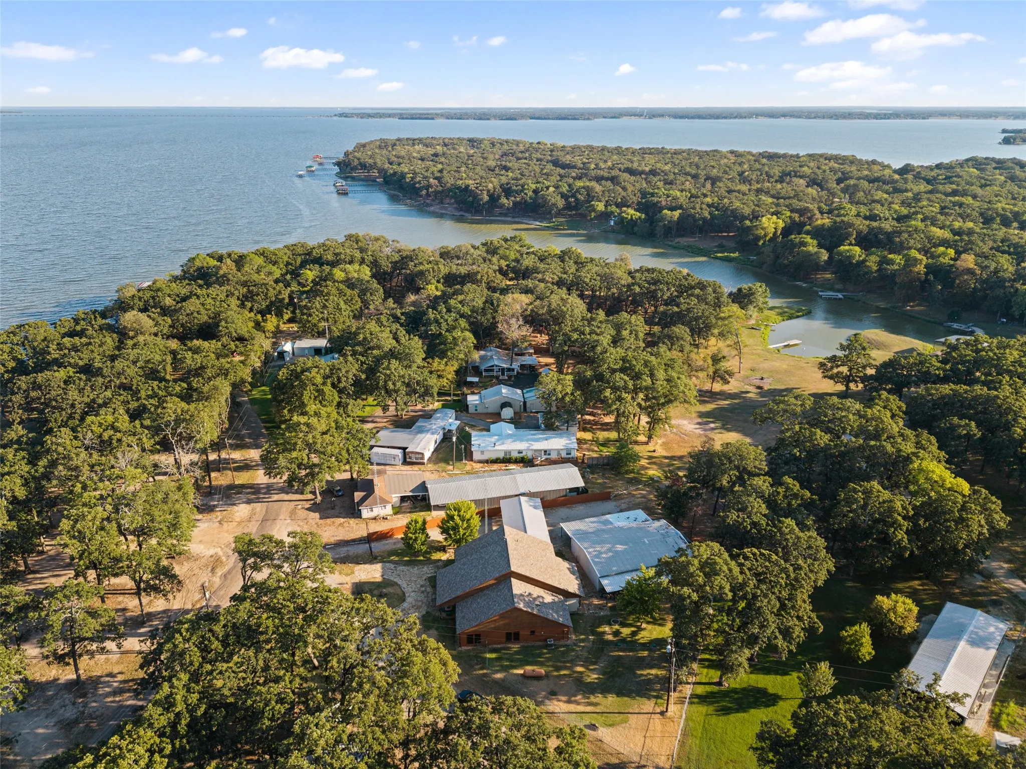 Single Family Residence For Sale in Hunt County , 7272 County Road 3516, Quinlan, Texas 75474, 4 Bedroom, 3 Bathroom, 4 Garage spaces, 4,204 Sqft, built in 1997, mls#21384182, Real Estate Agent in Quinlan, Homes For Sale in Hunt county, Homes For Sale in Quinlan, Realtor in Quinlan Texas, Real Estate Brokerage Independent Realty Texas, Luminita Cordes Realtor
