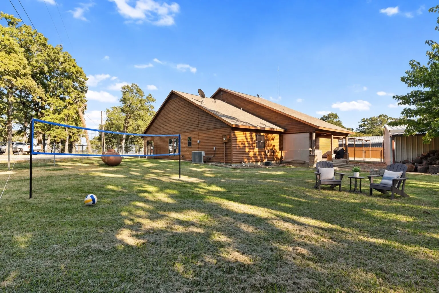 Single Family Residence For Sale in Hunt County , 7272 County Road 3516, Quinlan, Texas 75474, 4 Bedroom, 3 Bathroom, 4 Garage spaces, 4,204 Sqft, built in 1997, mls#21384182, Real Estate Agent in Quinlan, Homes For Sale in Hunt county, Homes For Sale in Quinlan, Realtor in Quinlan Texas, Real Estate Brokerage Independent Realty Texas, Luminita Cordes Realtor