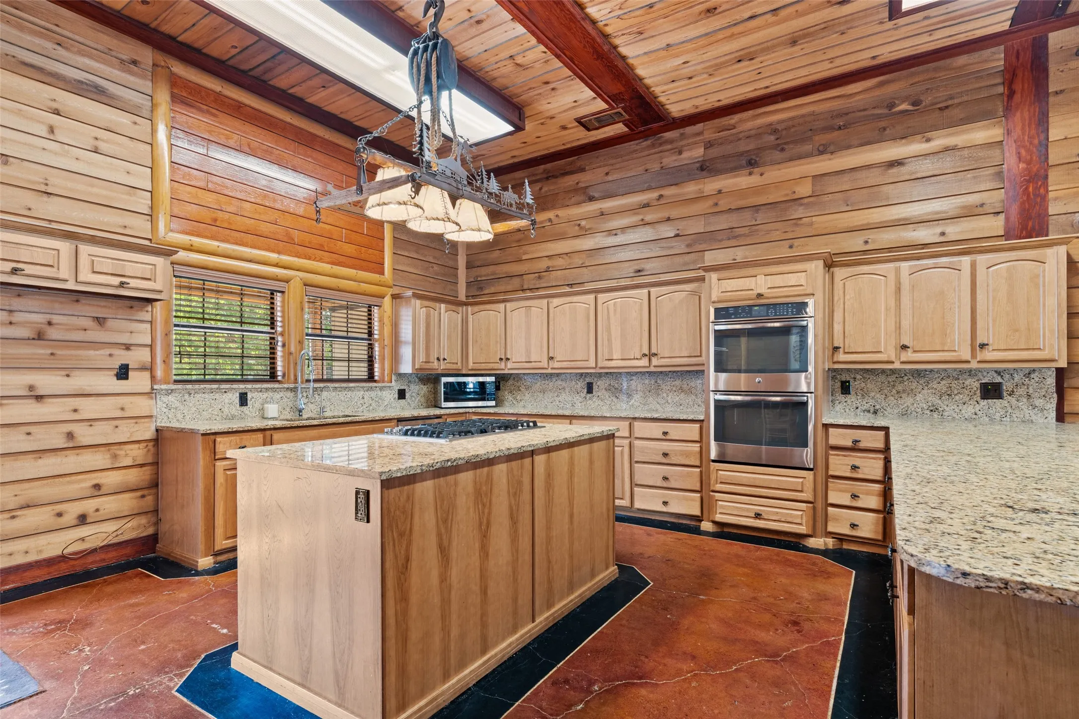 Single Family Residence For Sale in Hunt County , 7272 County Road 3516, Quinlan, Texas 75474, 4 Bedroom, 3 Bathroom, 4 Garage spaces, 4,204 Sqft, built in 1997, mls#21384182, Real Estate Agent in Quinlan, Homes For Sale in Hunt county, Homes For Sale in Quinlan, Realtor in Quinlan Texas, Real Estate Brokerage Independent Realty Texas, Luminita Cordes Realtor