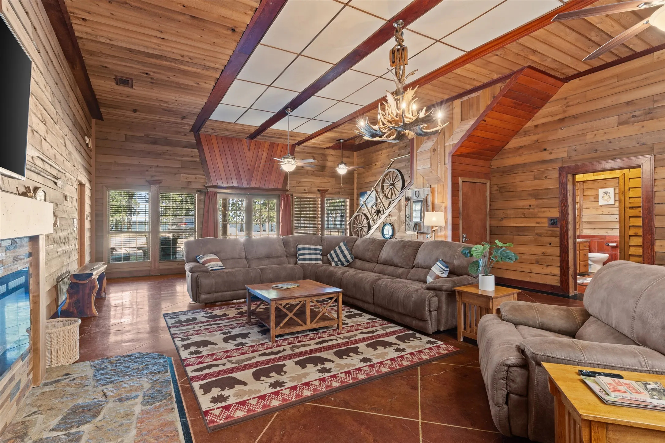 Single Family Residence For Sale in Hunt County , 7272 County Road 3516, Quinlan, Texas 75474, 4 Bedroom, 3 Bathroom, 4 Garage spaces, 4,204 Sqft, built in 1997, mls#21384182, Real Estate Agent in Quinlan, Homes For Sale in Hunt county, Homes For Sale in Quinlan, Realtor in Quinlan Texas, Real Estate Brokerage Independent Realty Texas, Luminita Cordes Realtor