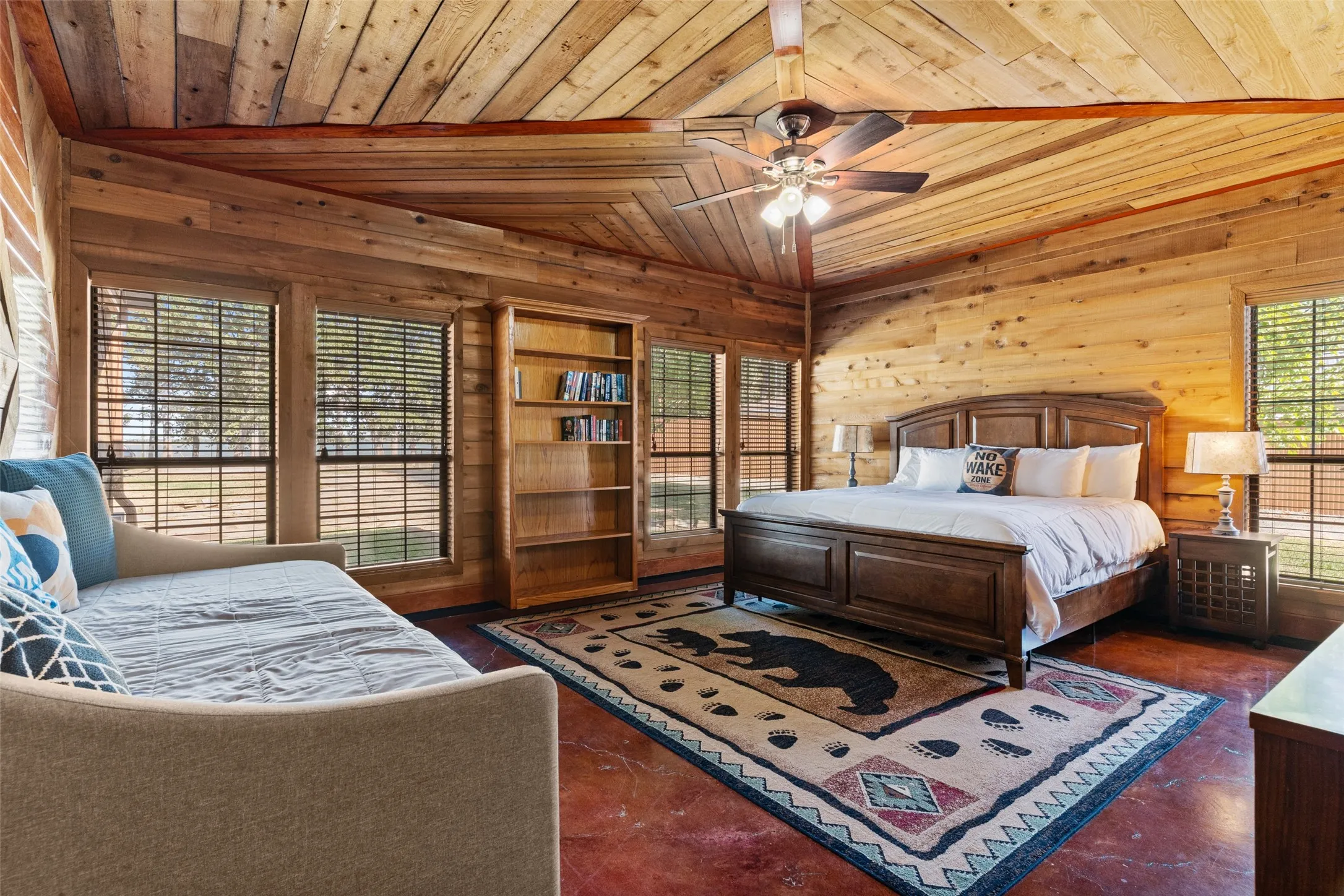 Single Family Residence For Sale in Hunt County , 7272 County Road 3516, Quinlan, Texas 75474, 4 Bedroom, 3 Bathroom, 4 Garage spaces, 4,204 Sqft, built in 1997, mls#21384182, Real Estate Agent in Quinlan, Homes For Sale in Hunt county, Homes For Sale in Quinlan, Realtor in Quinlan Texas, Real Estate Brokerage Independent Realty Texas, Luminita Cordes Realtor