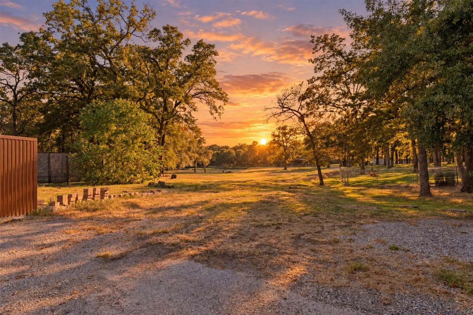 Single Family Residence For Sale in Hunt County , 7272 County Road 3516, Quinlan, Texas 75474, 4 Bedroom, 3 Bathroom, 4 Garage spaces, 4,204 Sqft, built in 1997, mls#21384182, Real Estate Agent in Quinlan, Homes For Sale in Hunt county, Homes For Sale in Quinlan, Realtor in Quinlan Texas, Real Estate Brokerage Independent Realty Texas, Luminita Cordes Realtor