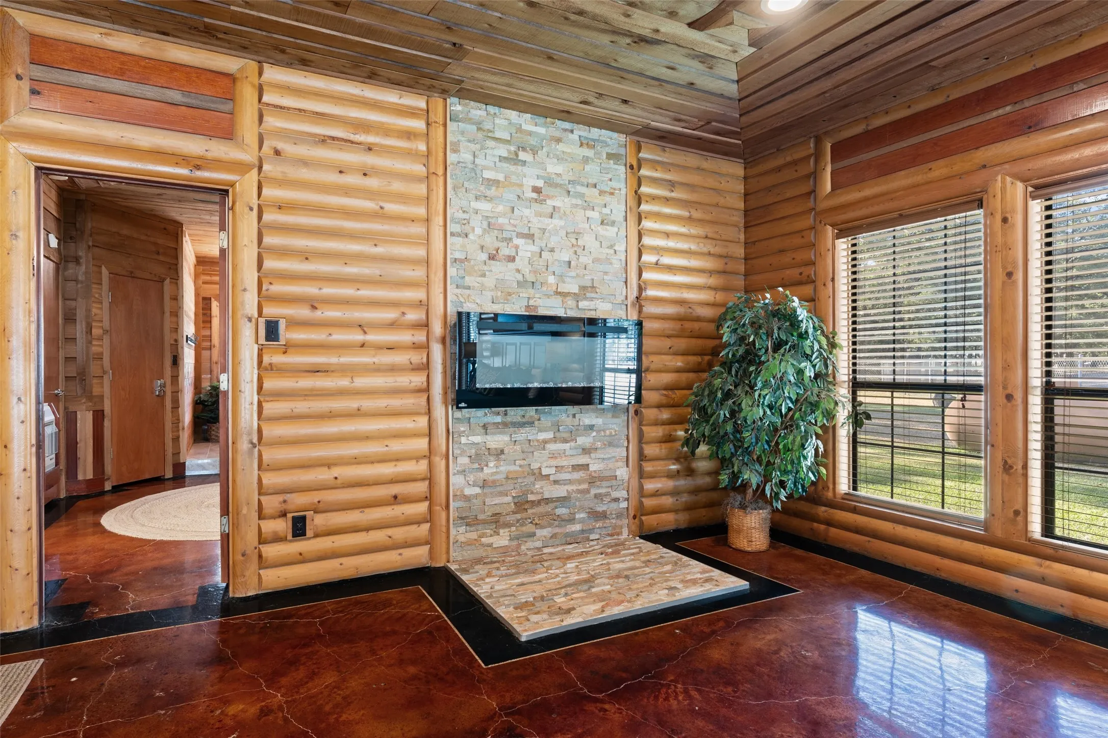 Single Family Residence For Sale in Hunt County , 7272 County Road 3516, Quinlan, Texas 75474, 4 Bedroom, 3 Bathroom, 4 Garage spaces, 4,204 Sqft, built in 1997, mls#21384182, Real Estate Agent in Quinlan, Homes For Sale in Hunt county, Homes For Sale in Quinlan, Realtor in Quinlan Texas, Real Estate Brokerage Independent Realty Texas, Luminita Cordes Realtor