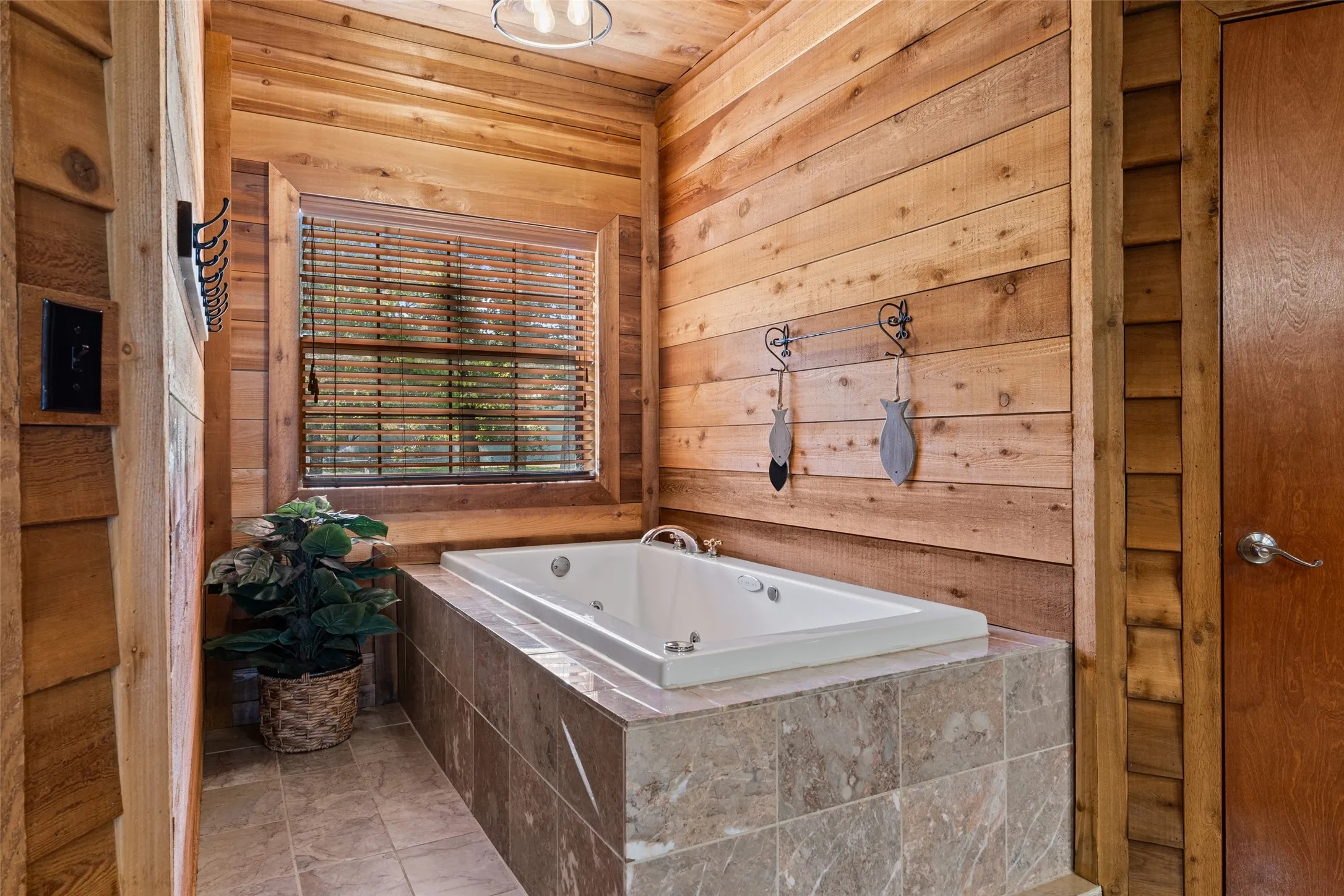 Single Family Residence For Sale in Hunt County , 7272 County Road 3516, Quinlan, Texas 75474, 4 Bedroom, 3 Bathroom, 4 Garage spaces, 4,204 Sqft, built in 1997, mls#21384182, Real Estate Agent in Quinlan, Homes For Sale in Hunt county, Homes For Sale in Quinlan, Realtor in Quinlan Texas, Real Estate Brokerage Independent Realty Texas, Luminita Cordes Realtor