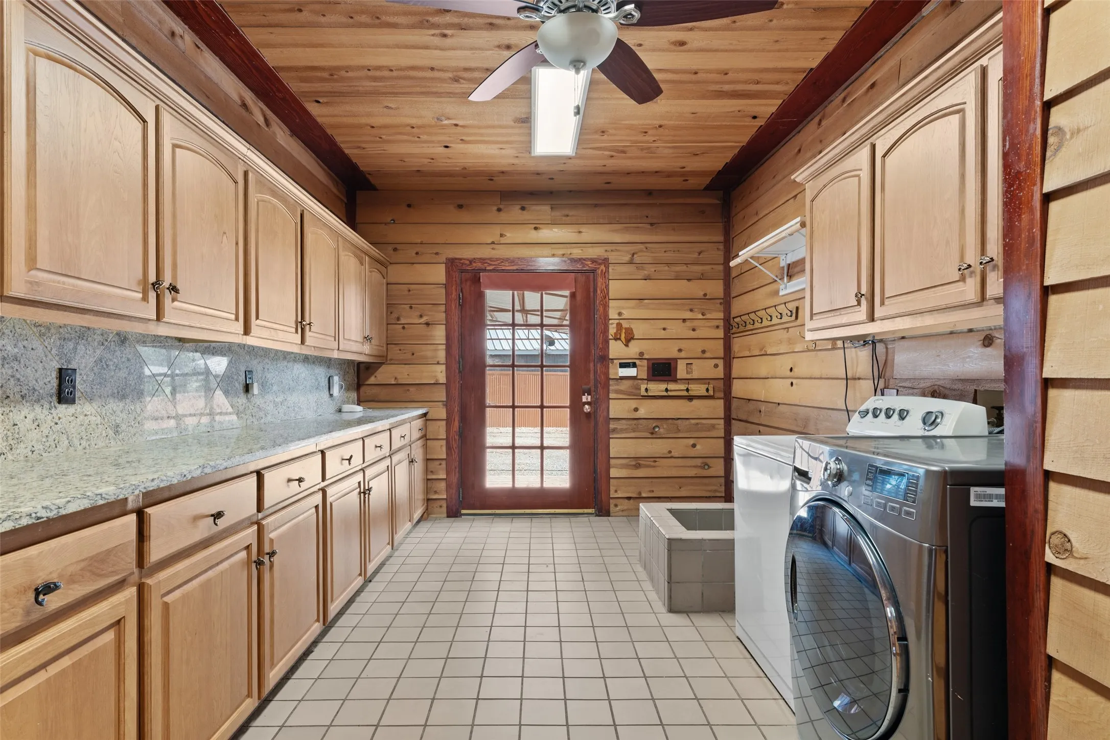 Single Family Residence For Sale in Hunt County , 7272 County Road 3516, Quinlan, Texas 75474, 4 Bedroom, 3 Bathroom, 4 Garage spaces, 4,204 Sqft, built in 1997, mls#21384182, Real Estate Agent in Quinlan, Homes For Sale in Hunt county, Homes For Sale in Quinlan, Realtor in Quinlan Texas, Real Estate Brokerage Independent Realty Texas, Luminita Cordes Realtor