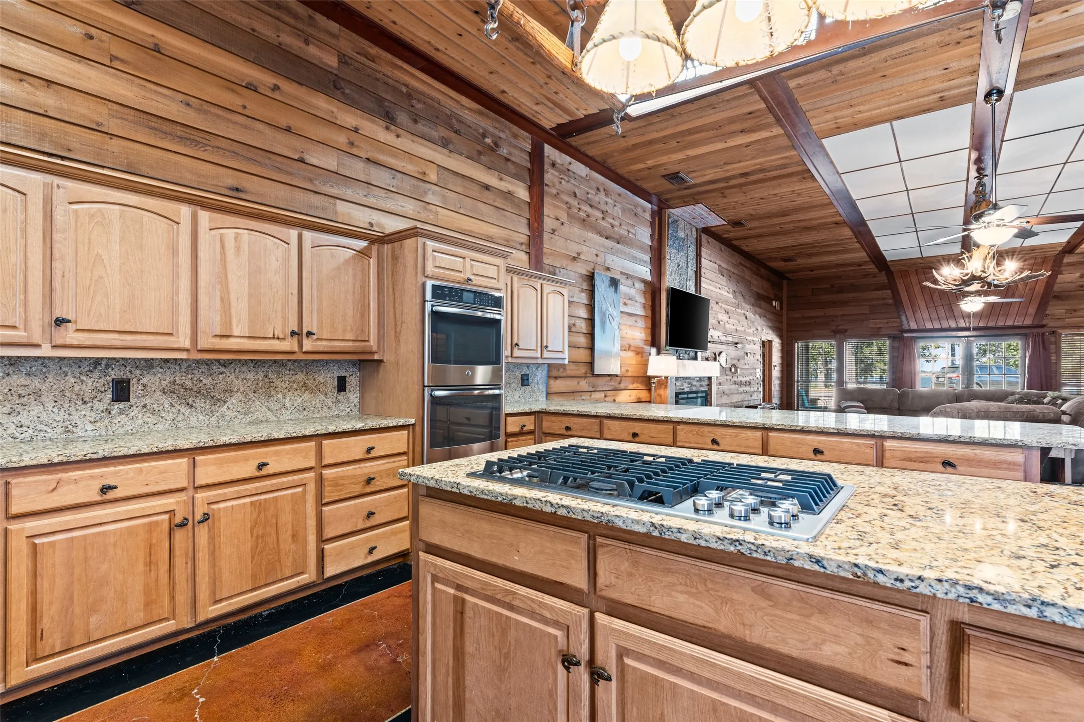 Single Family Residence For Sale in Hunt County , 7272 County Road 3516, Quinlan, Texas 75474, 4 Bedroom, 3 Bathroom, 4 Garage spaces, 4,204 Sqft, built in 1997, mls#21384182, Real Estate Agent in Quinlan, Homes For Sale in Hunt county, Homes For Sale in Quinlan, Realtor in Quinlan Texas, Real Estate Brokerage Independent Realty Texas, Luminita Cordes Realtor