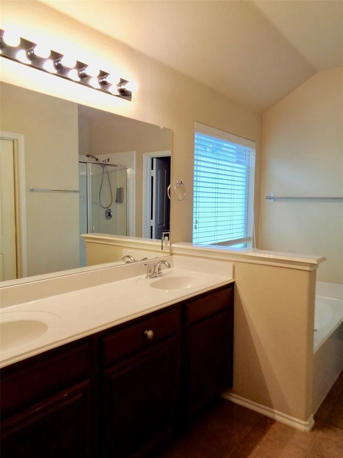 Single Family Residence For Rent in Collin County , 9700 Starfire, Mc Kinney, Texas 75072, 3 Bedroom, 2 Bathroom, 2 Garage spaces, 1,873 Sqft, built in 2009, mls#21384247, Real Estate Agent in Mc Kinney, Homes For Rent in Collin county, Homes For Rent in Mc Kinney, Realtor in Mc Kinney Texas, Real Estate Brokerage Independent Realty Texas, Luminita Cordes Realtor