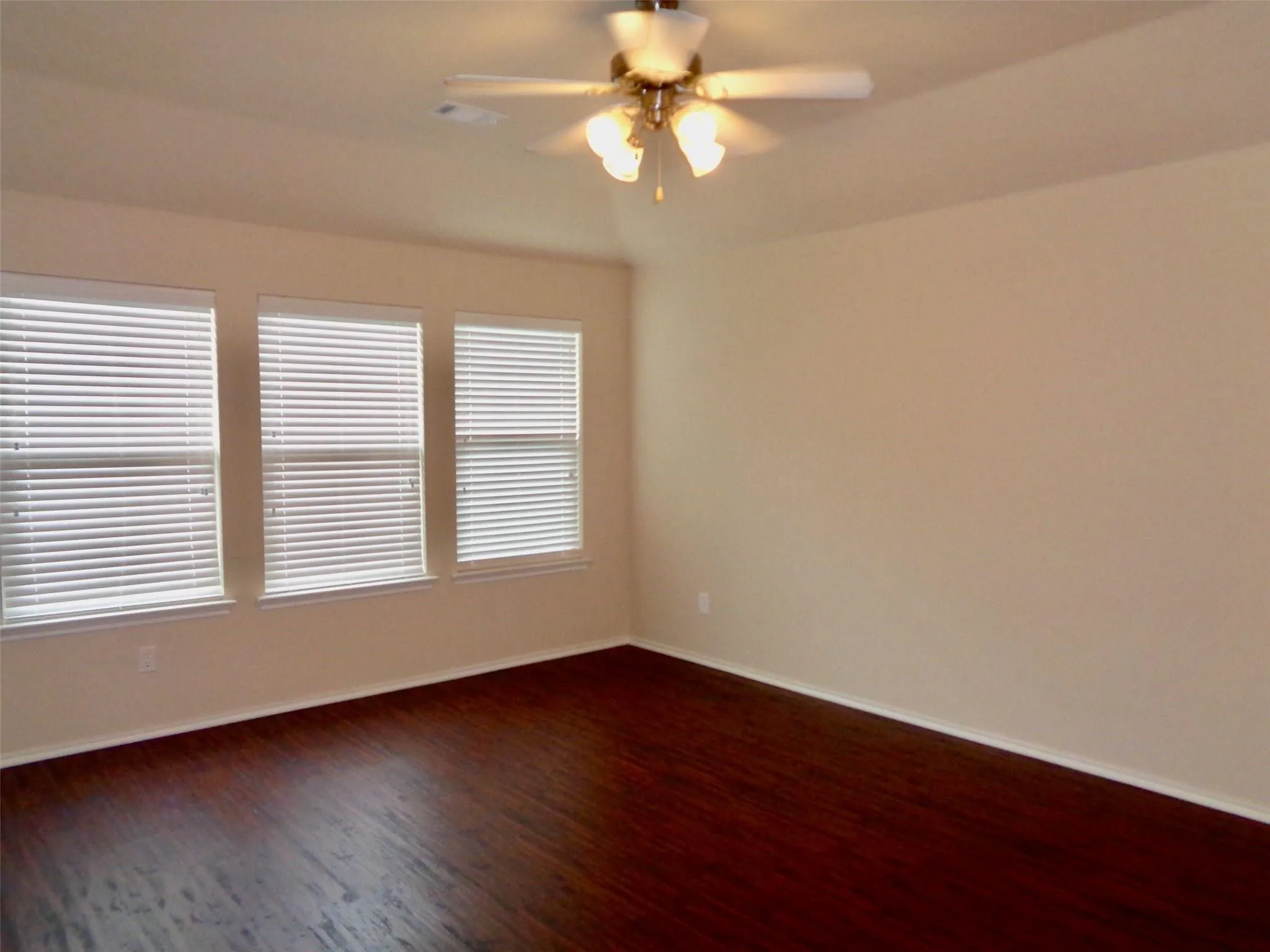 Single Family Residence For Rent in Collin County , 9700 Starfire, Mc Kinney, Texas 75072, 3 Bedroom, 2 Bathroom, 2 Garage spaces, 1,873 Sqft, built in 2009, mls#21384247, Real Estate Agent in Mc Kinney, Homes For Rent in Collin county, Homes For Rent in Mc Kinney, Realtor in Mc Kinney Texas, Real Estate Brokerage Independent Realty Texas, Luminita Cordes Realtor