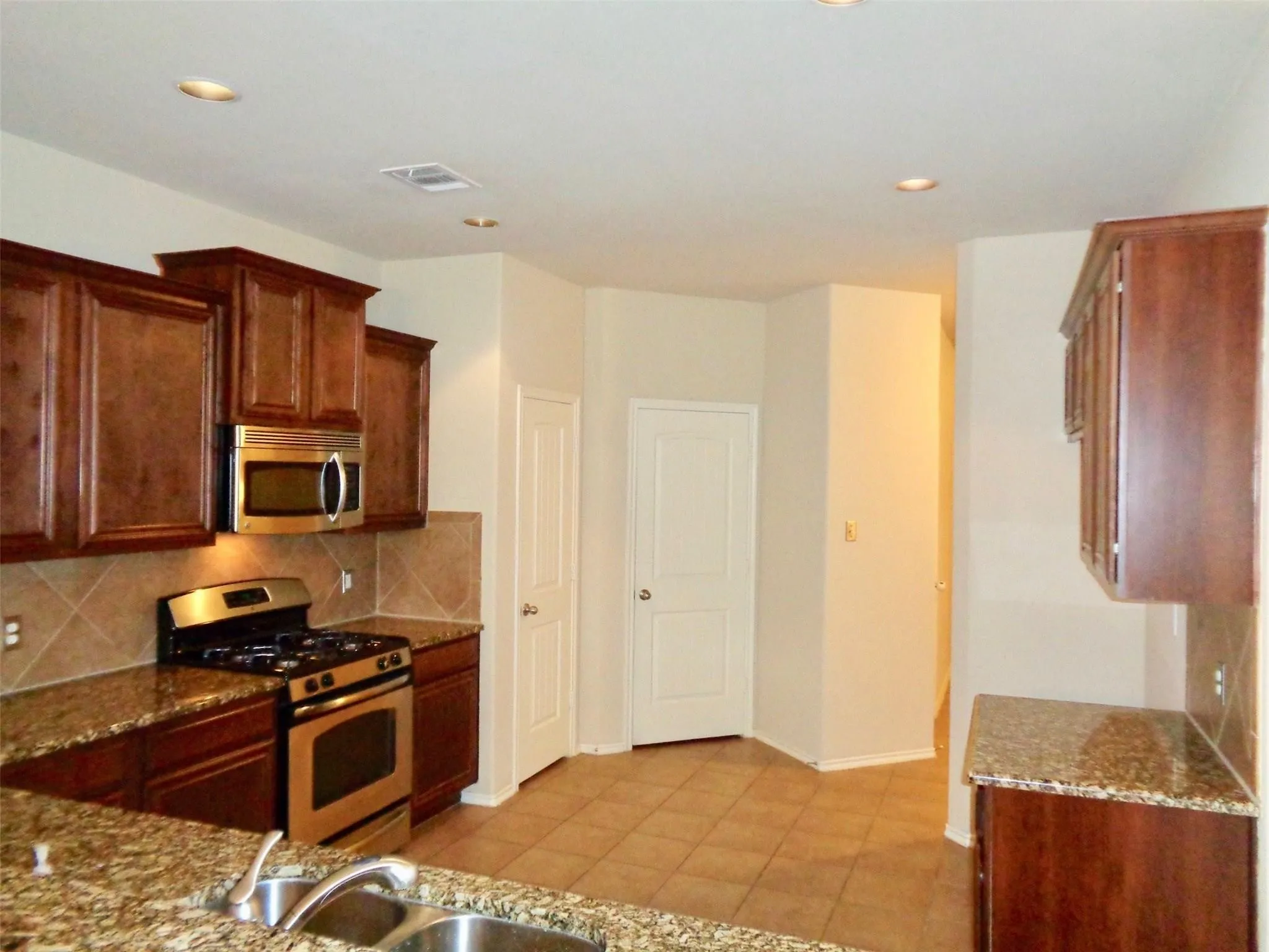 Single Family Residence For Rent in Collin County , 9700 Starfire, Mc Kinney, Texas 75072, 3 Bedroom, 2 Bathroom, 2 Garage spaces, 1,873 Sqft, built in 2009, mls#21384247, Real Estate Agent in Mc Kinney, Homes For Rent in Collin county, Homes For Rent in Mc Kinney, Realtor in Mc Kinney Texas, Real Estate Brokerage Independent Realty Texas, Luminita Cordes Realtor