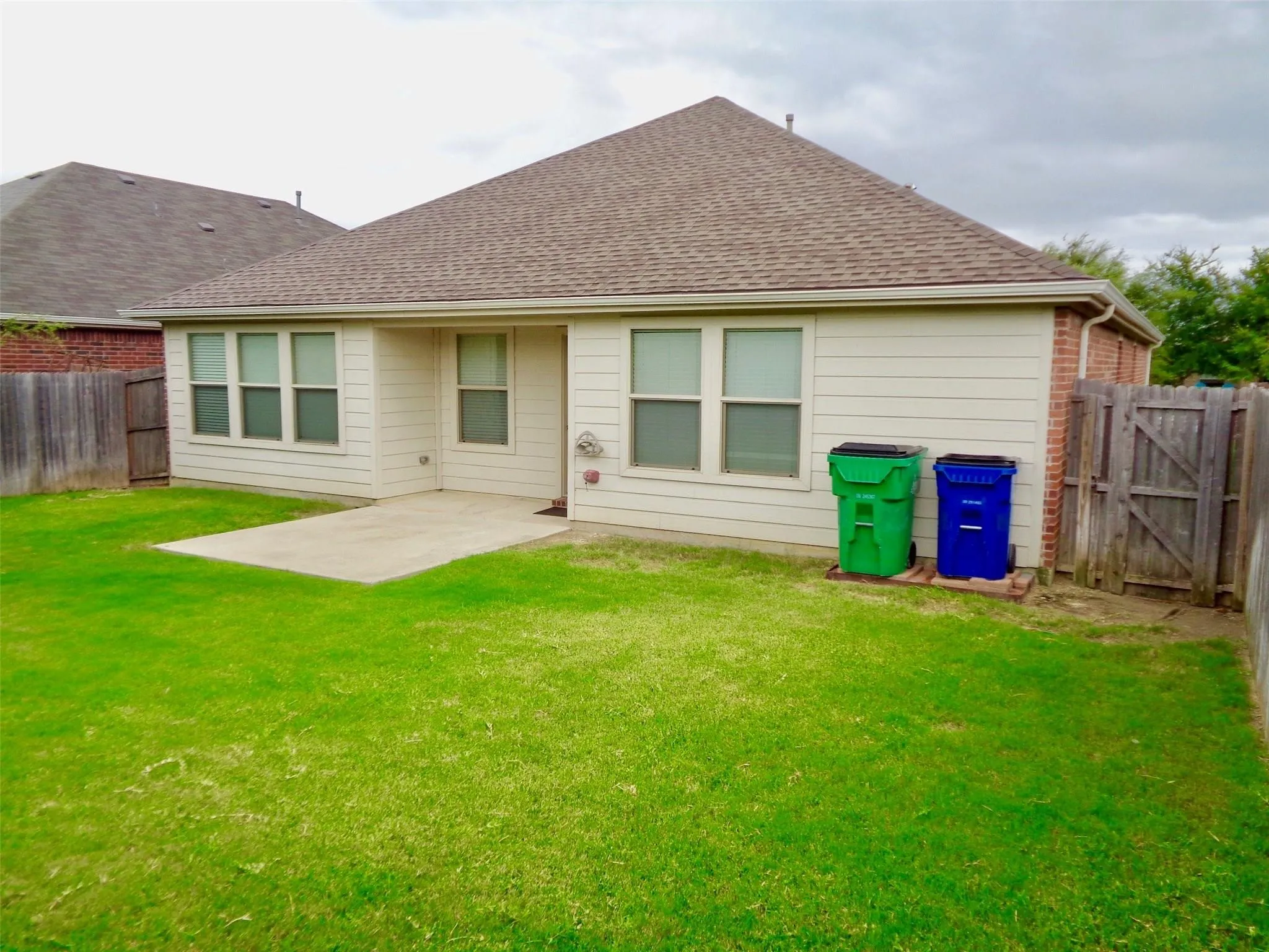 Single Family Residence For Rent in Collin County , 9700 Starfire, Mc Kinney, Texas 75072, 3 Bedroom, 2 Bathroom, 2 Garage spaces, 1,873 Sqft, built in 2009, mls#21384247, Real Estate Agent in Mc Kinney, Homes For Rent in Collin county, Homes For Rent in Mc Kinney, Realtor in Mc Kinney Texas, Real Estate Brokerage Independent Realty Texas, Luminita Cordes Realtor