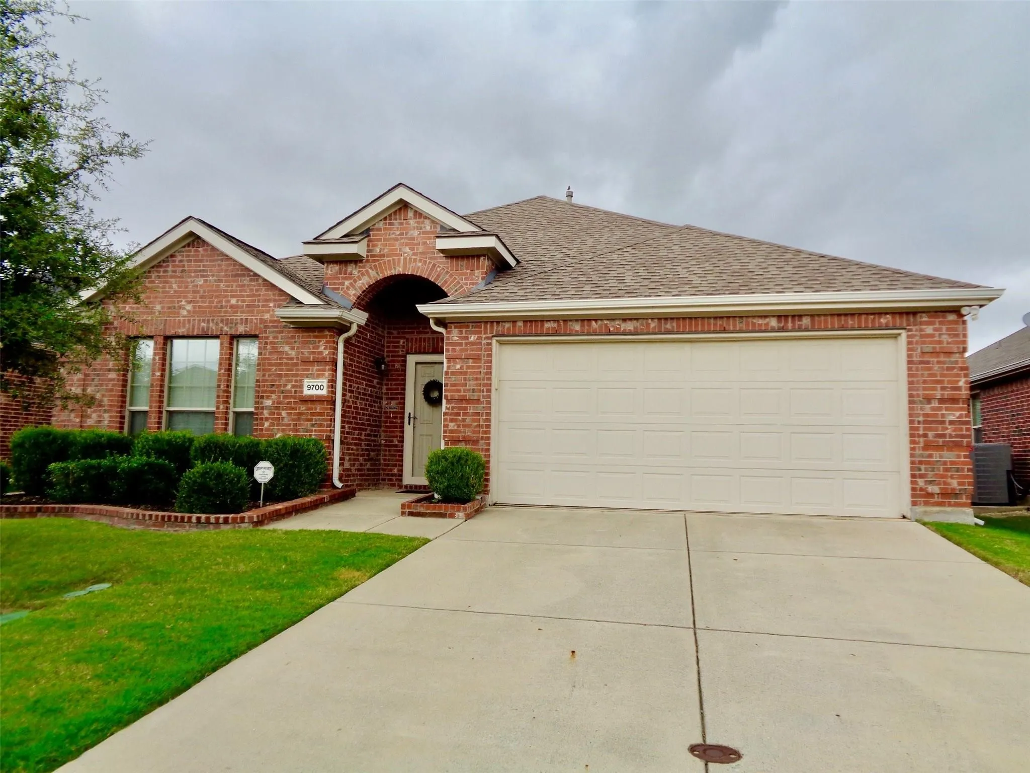 Single Family Residence For Rent in Collin County , 9700 Starfire, Mc Kinney, Texas 75072, 3 Bedroom, 2 Bathroom, 2 Garage spaces, 1,873 Sqft, built in 2009, mls#21384247, Real Estate Agent in Mc Kinney, Homes For Rent in Collin county, Homes For Rent in Mc Kinney, Realtor in Mc Kinney Texas, Real Estate Brokerage Independent Realty Texas, Luminita Cordes Realtor
