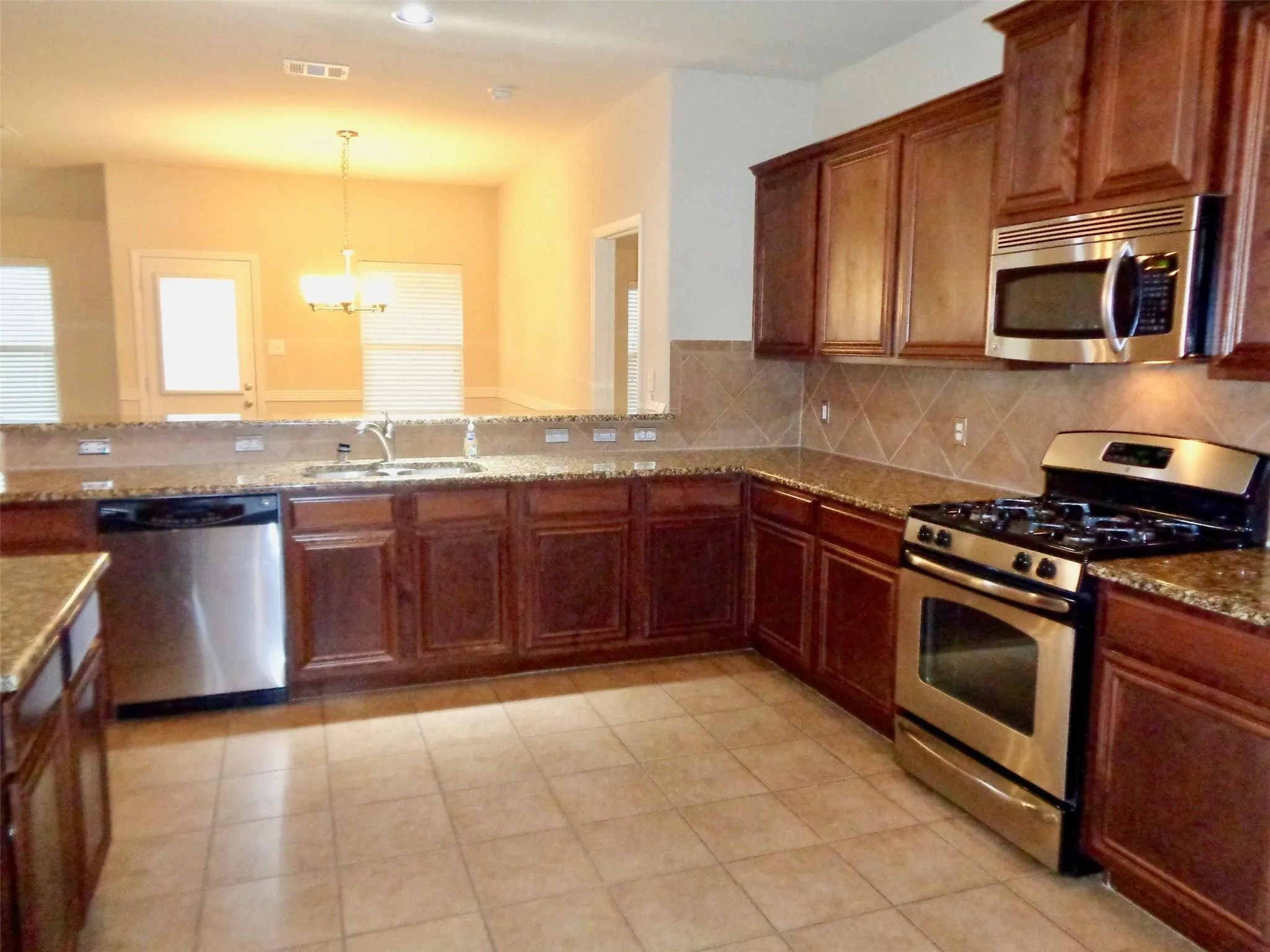 Single Family Residence For Rent in Collin County , 9700 Starfire, Mc Kinney, Texas 75072, 3 Bedroom, 2 Bathroom, 2 Garage spaces, 1,873 Sqft, built in 2009, mls#21384247, Real Estate Agent in Mc Kinney, Homes For Rent in Collin county, Homes For Rent in Mc Kinney, Realtor in Mc Kinney Texas, Real Estate Brokerage Independent Realty Texas, Luminita Cordes Realtor