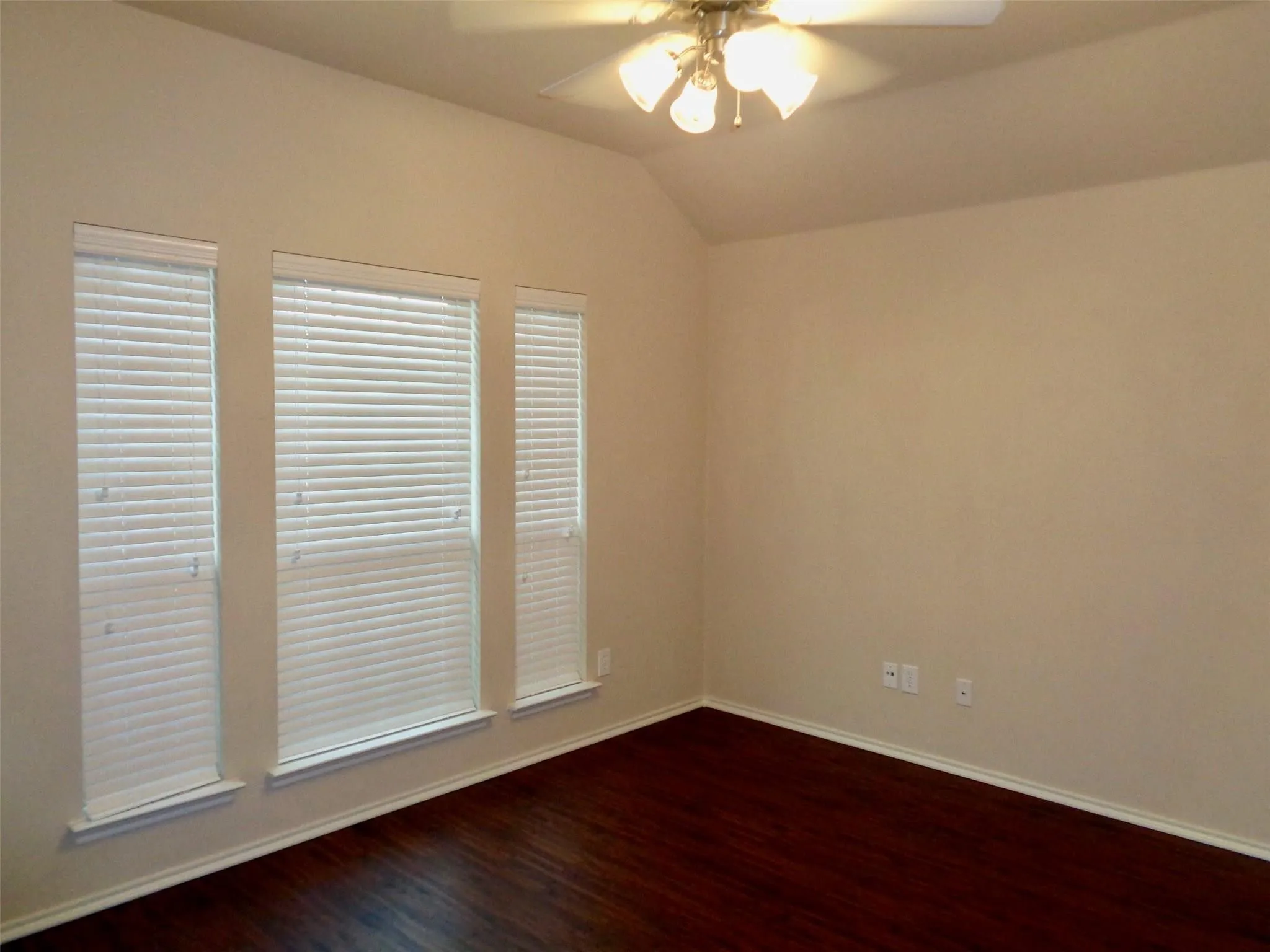Single Family Residence For Rent in Collin County , 9700 Starfire, Mc Kinney, Texas 75072, 3 Bedroom, 2 Bathroom, 2 Garage spaces, 1,873 Sqft, built in 2009, mls#21384247, Real Estate Agent in Mc Kinney, Homes For Rent in Collin county, Homes For Rent in Mc Kinney, Realtor in Mc Kinney Texas, Real Estate Brokerage Independent Realty Texas, Luminita Cordes Realtor