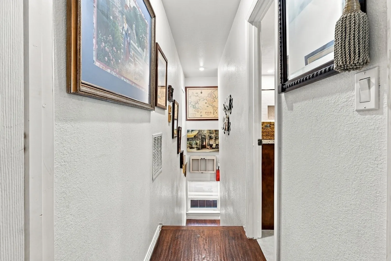 Single Family Residence For Sale in Dallas County , 2612 Idaho Avenue, Dallas, Texas 75216, 4 Bedroom, 2 Bathroom, Garage spaces, 1,760 Sqft, built in 1926, mls#21384249, Real Estate Agent in Dallas, Homes For Sale in Dallas county, Homes For Sale in Dallas, Realtor in Dallas Texas, Real Estate Brokerage Independent Realty Texas, Luminita Cordes Realtor