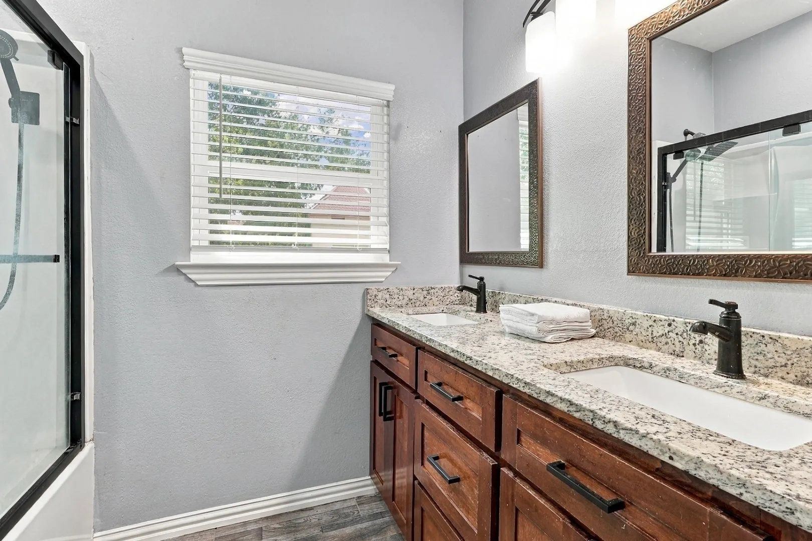 Single Family Residence For Sale in Dallas County , 2612 Idaho Avenue, Dallas, Texas 75216, 4 Bedroom, 2 Bathroom, Garage spaces, 1,760 Sqft, built in 1926, mls#21384249, Real Estate Agent in Dallas, Homes For Sale in Dallas county, Homes For Sale in Dallas, Realtor in Dallas Texas, Real Estate Brokerage Independent Realty Texas, Luminita Cordes Realtor