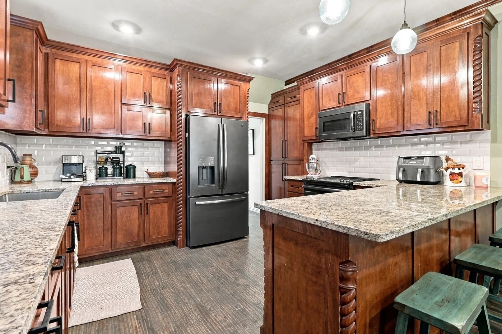 Single Family Residence For Sale in Dallas County , 2612 Idaho Avenue, Dallas, Texas 75216, 4 Bedroom, 2 Bathroom, Garage spaces, 1,760 Sqft, built in 1926, mls#21384249, Real Estate Agent in Dallas, Homes For Sale in Dallas county, Homes For Sale in Dallas, Realtor in Dallas Texas, Real Estate Brokerage Independent Realty Texas, Luminita Cordes Realtor