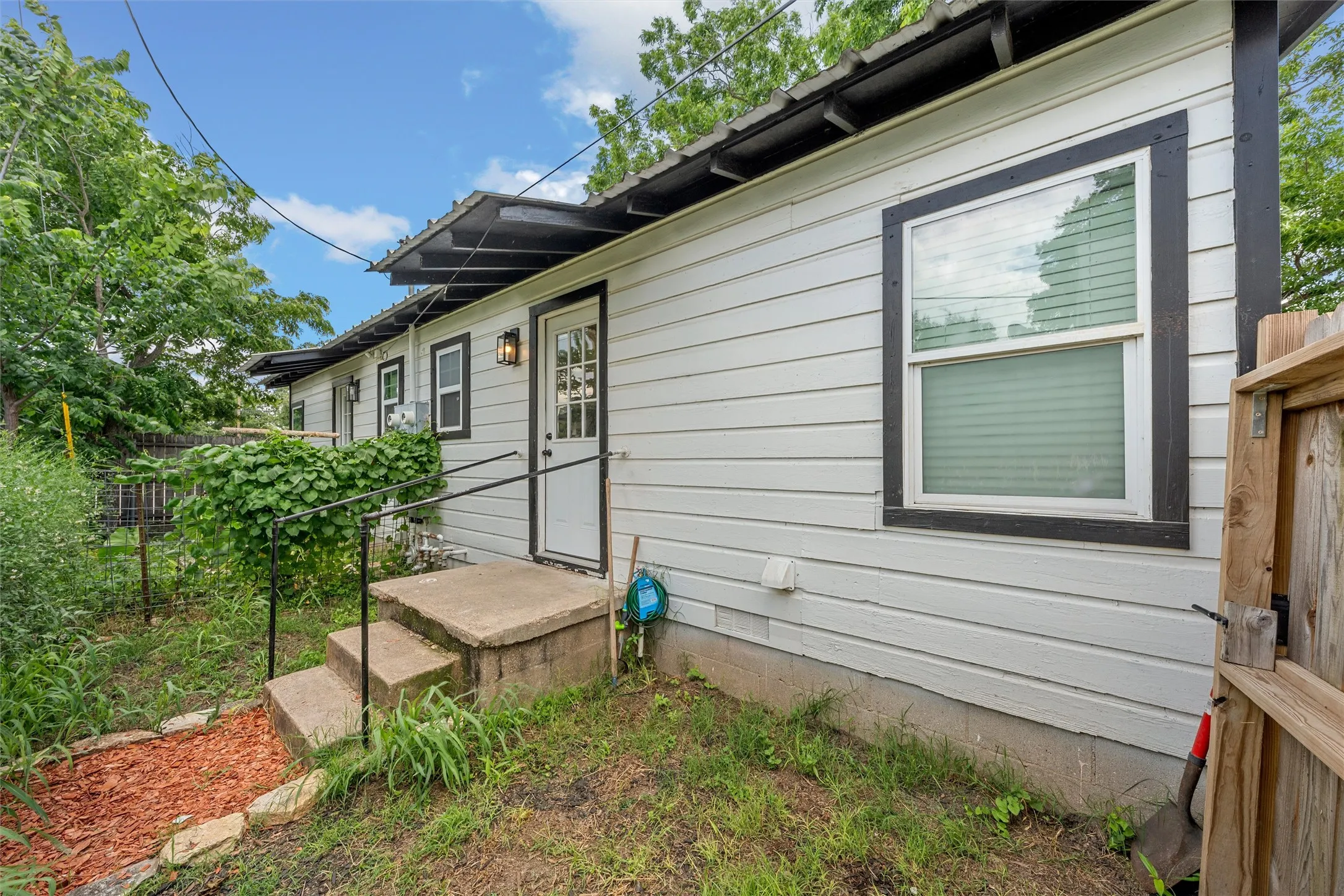 Duplex For Rent in Coryell County , 1103 E Leon Street, Gatesville, Texas 76528, 1 Bedroom, 1 Bathroom, Garage spaces, 431 Sqft, built in 1984, mls#21384130, Real Estate Agent in Gatesville, Homes For Rent in Coryell county, Homes For Rent in Gatesville, Realtor in Gatesville Texas, Real Estate Brokerage Independent Realty Texas, Luminita Cordes Realtor