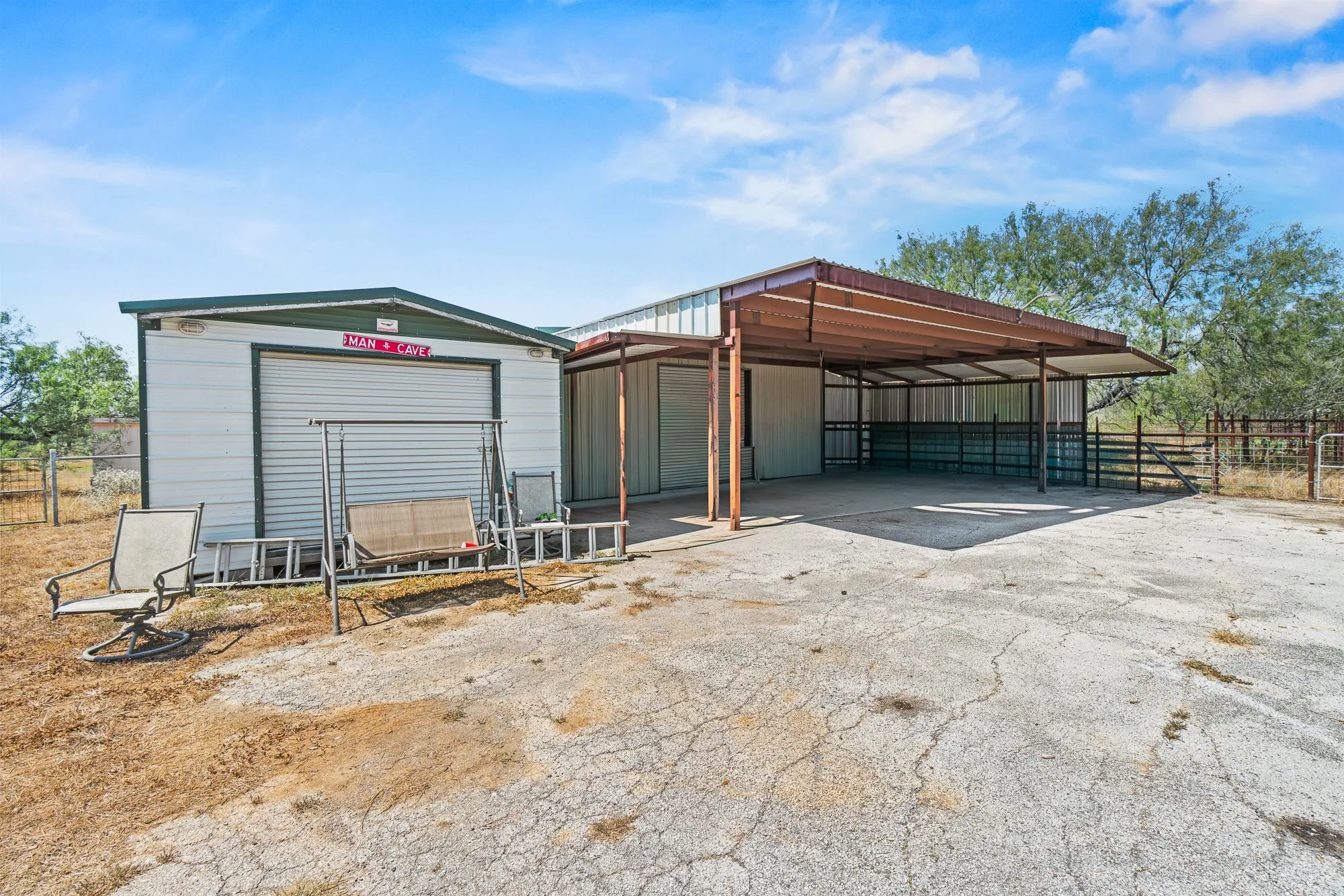 Farm For Sale in Guadalupe County , 1951 Dowdy Road, Seguin, Texas 78155, 3 Bedroom, 2 Bathroom, Garage spaces, 2,040 Sqft, built in 2004, mls#21382215, Real Estate Agent in Seguin, Homes For Sale in Guadalupe county, Homes For Sale in Seguin, Realtor in Seguin Texas, Real Estate Brokerage Independent Realty Texas, Luminita Cordes Realtor