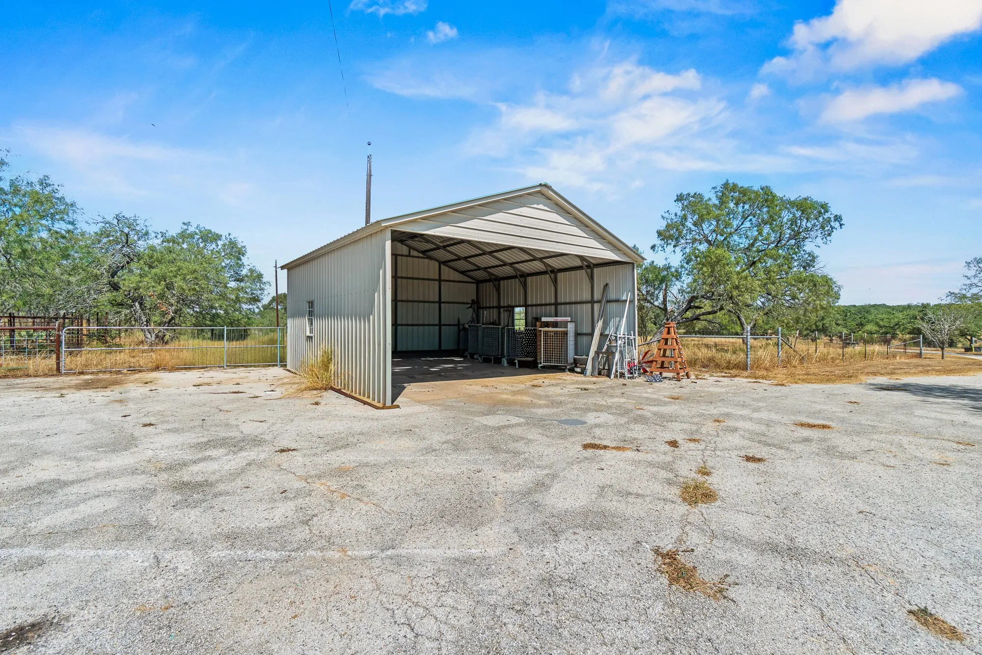 Farm For Sale in Guadalupe County , 1951 Dowdy Road, Seguin, Texas 78155, 3 Bedroom, 2 Bathroom, Garage spaces, 2,040 Sqft, built in 2004, mls#21382215, Real Estate Agent in Seguin, Homes For Sale in Guadalupe county, Homes For Sale in Seguin, Realtor in Seguin Texas, Real Estate Brokerage Independent Realty Texas, Luminita Cordes Realtor