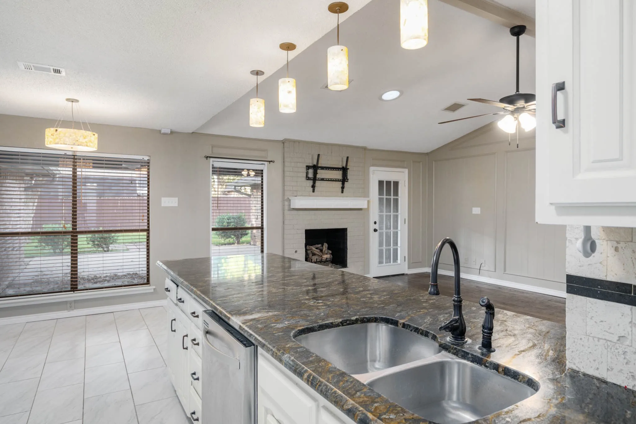 Single Family Residence For Rent in Tarrant County , 2017 Iron Horse Court, Arlington, Texas 76017, 4 Bedroom, 3 Bathroom, 2 Garage spaces, 2,522 Sqft, built in 1979, mls#21384220, Real Estate Agent in Arlington, Homes For Rent in Tarrant county, Homes For Rent in Arlington, Realtor in Arlington Texas, Real Estate Brokerage Independent Realty Texas, Luminita Cordes Realtor
