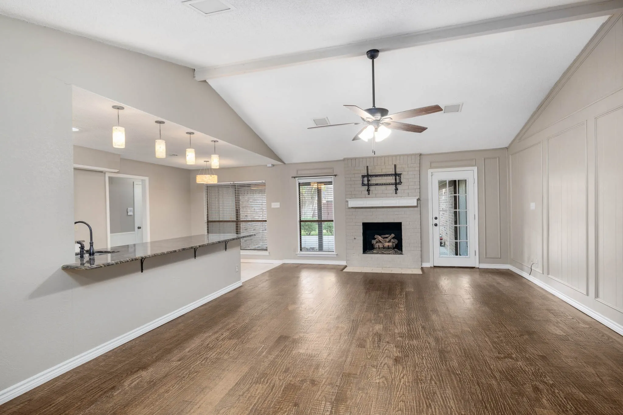 Single Family Residence For Rent in Tarrant County , 2017 Iron Horse Court, Arlington, Texas 76017, 4 Bedroom, 3 Bathroom, 2 Garage spaces, 2,522 Sqft, built in 1979, mls#21384220, Real Estate Agent in Arlington, Homes For Rent in Tarrant county, Homes For Rent in Arlington, Realtor in Arlington Texas, Real Estate Brokerage Independent Realty Texas, Luminita Cordes Realtor