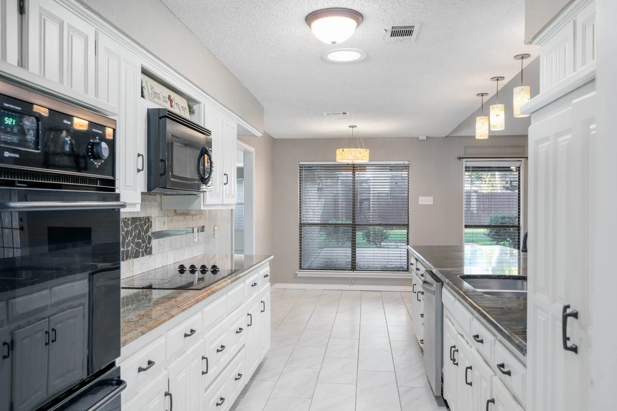 Single Family Residence For Rent in Tarrant County , 2017 Iron Horse Court, Arlington, Texas 76017, 4 Bedroom, 3 Bathroom, 2 Garage spaces, 2,522 Sqft, built in 1979, mls#21384220, Real Estate Agent in Arlington, Homes For Rent in Tarrant county, Homes For Rent in Arlington, Realtor in Arlington Texas, Real Estate Brokerage Independent Realty Texas, Luminita Cordes Realtor