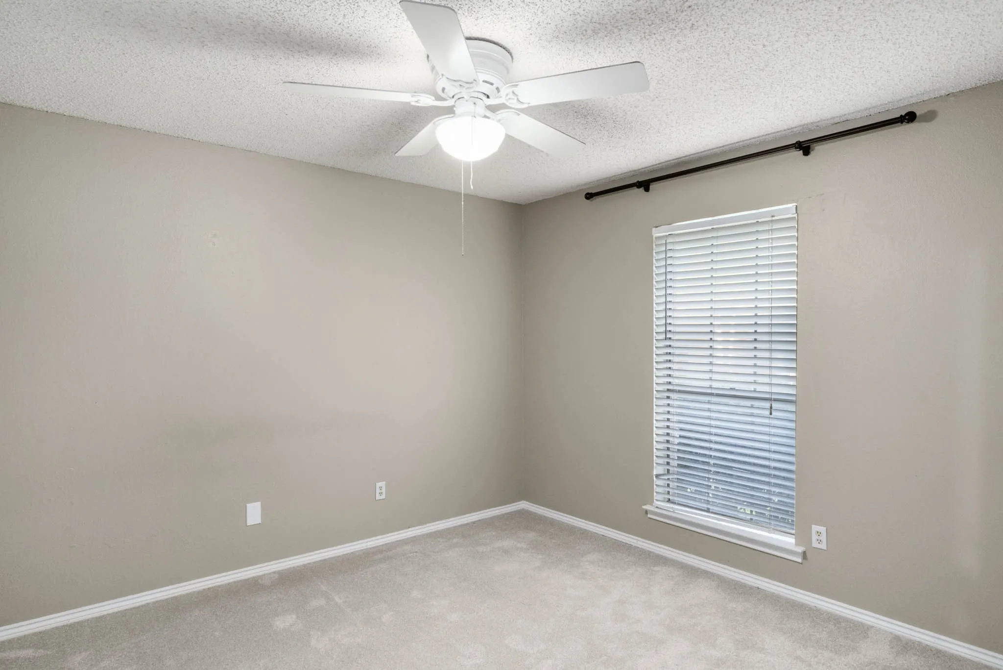 Single Family Residence For Rent in Tarrant County , 2017 Iron Horse Court, Arlington, Texas 76017, 4 Bedroom, 3 Bathroom, 2 Garage spaces, 2,522 Sqft, built in 1979, mls#21384220, Real Estate Agent in Arlington, Homes For Rent in Tarrant county, Homes For Rent in Arlington, Realtor in Arlington Texas, Real Estate Brokerage Independent Realty Texas, Luminita Cordes Realtor