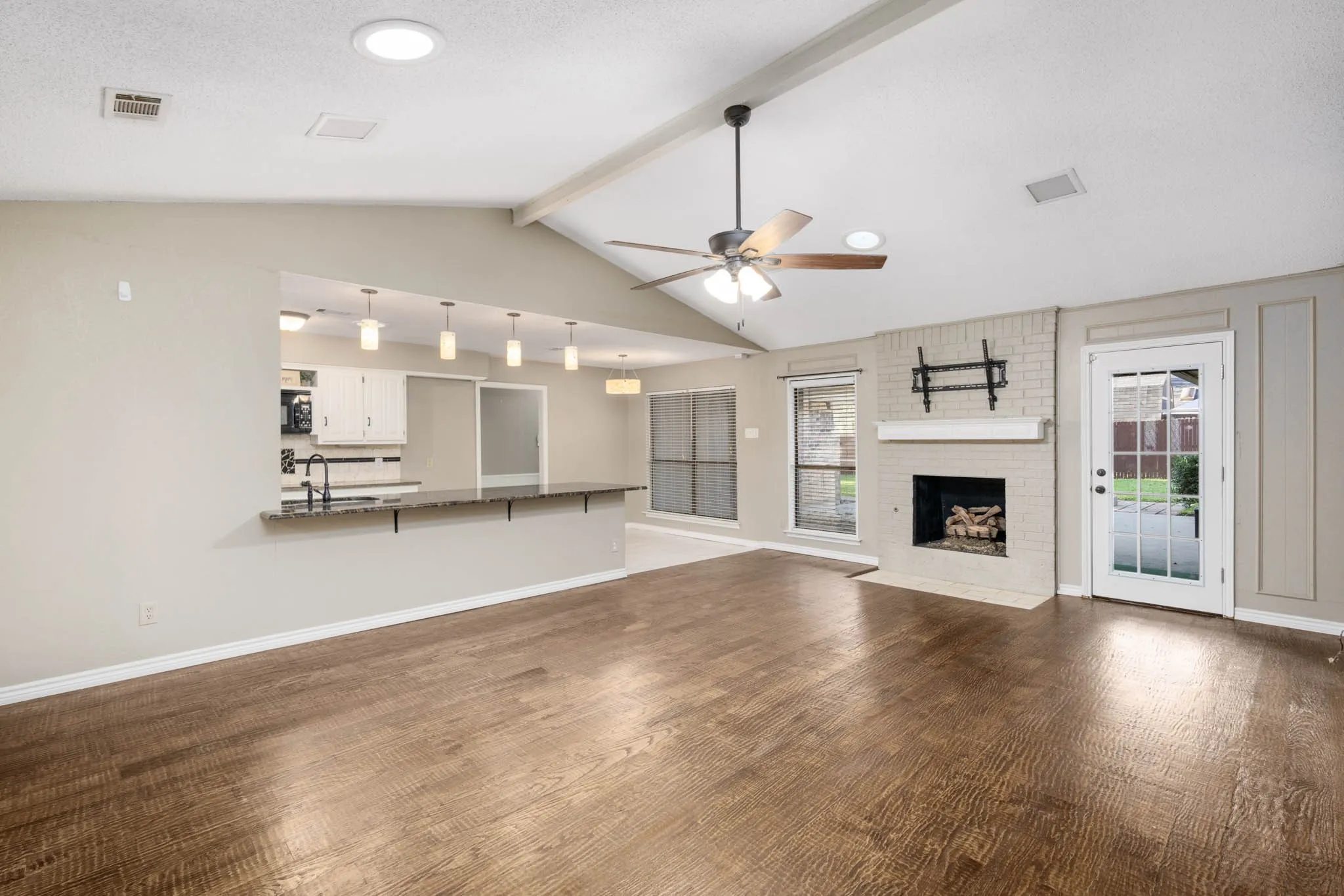 Single Family Residence For Rent in Tarrant County , 2017 Iron Horse Court, Arlington, Texas 76017, 4 Bedroom, 3 Bathroom, 2 Garage spaces, 2,522 Sqft, built in 1979, mls#21384220, Real Estate Agent in Arlington, Homes For Rent in Tarrant county, Homes For Rent in Arlington, Realtor in Arlington Texas, Real Estate Brokerage Independent Realty Texas, Luminita Cordes Realtor