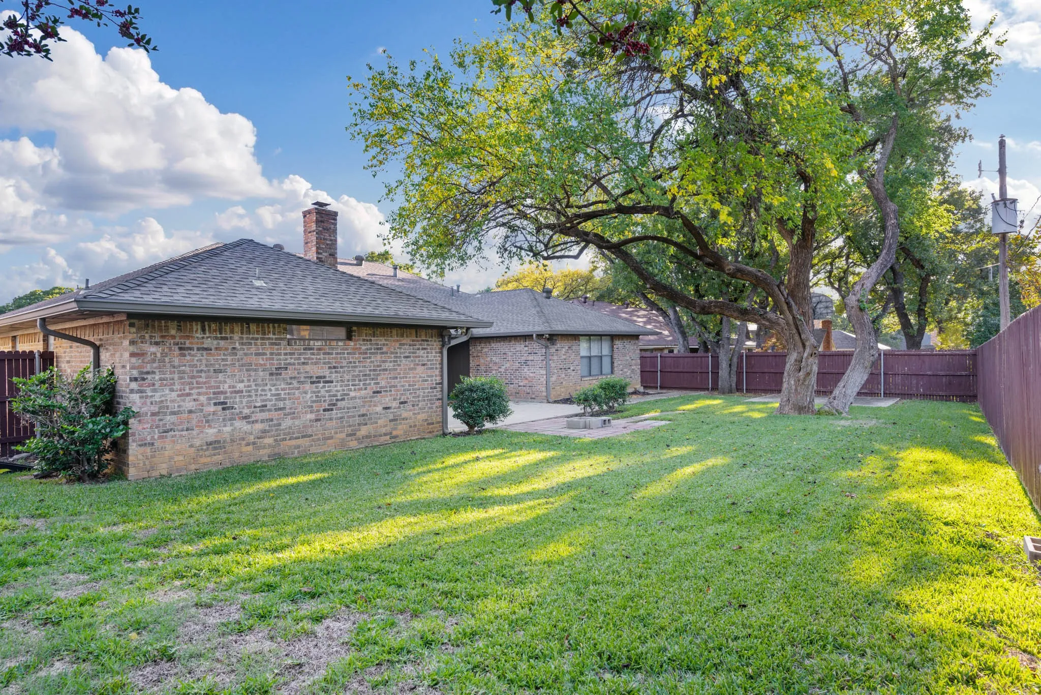 Single Family Residence For Rent in Tarrant County , 2017 Iron Horse Court, Arlington, Texas 76017, 4 Bedroom, 3 Bathroom, 2 Garage spaces, 2,522 Sqft, built in 1979, mls#21384220, Real Estate Agent in Arlington, Homes For Rent in Tarrant county, Homes For Rent in Arlington, Realtor in Arlington Texas, Real Estate Brokerage Independent Realty Texas, Luminita Cordes Realtor