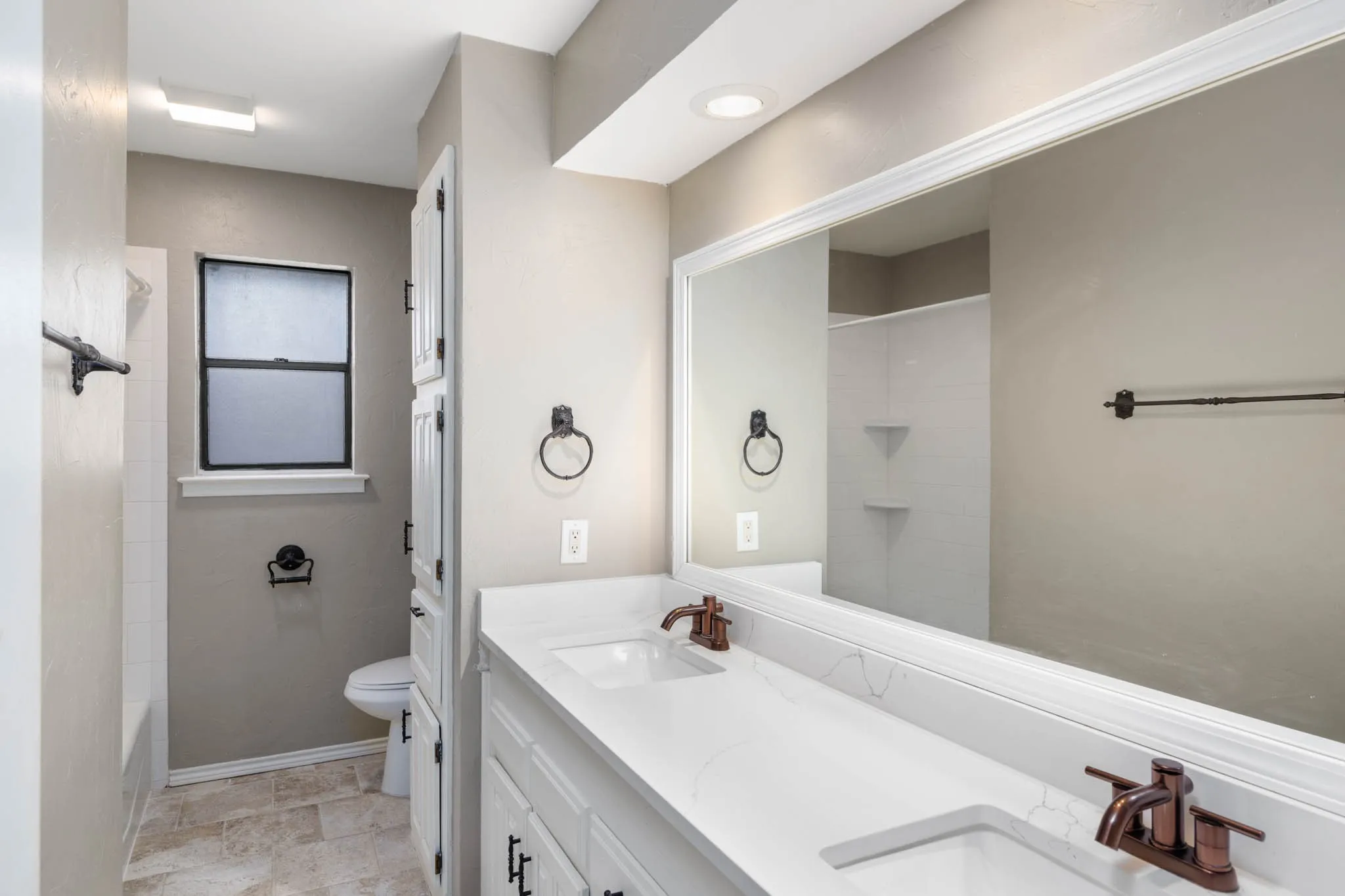 Single Family Residence For Rent in Tarrant County , 2017 Iron Horse Court, Arlington, Texas 76017, 4 Bedroom, 3 Bathroom, 2 Garage spaces, 2,522 Sqft, built in 1979, mls#21384220, Real Estate Agent in Arlington, Homes For Rent in Tarrant county, Homes For Rent in Arlington, Realtor in Arlington Texas, Real Estate Brokerage Independent Realty Texas, Luminita Cordes Realtor