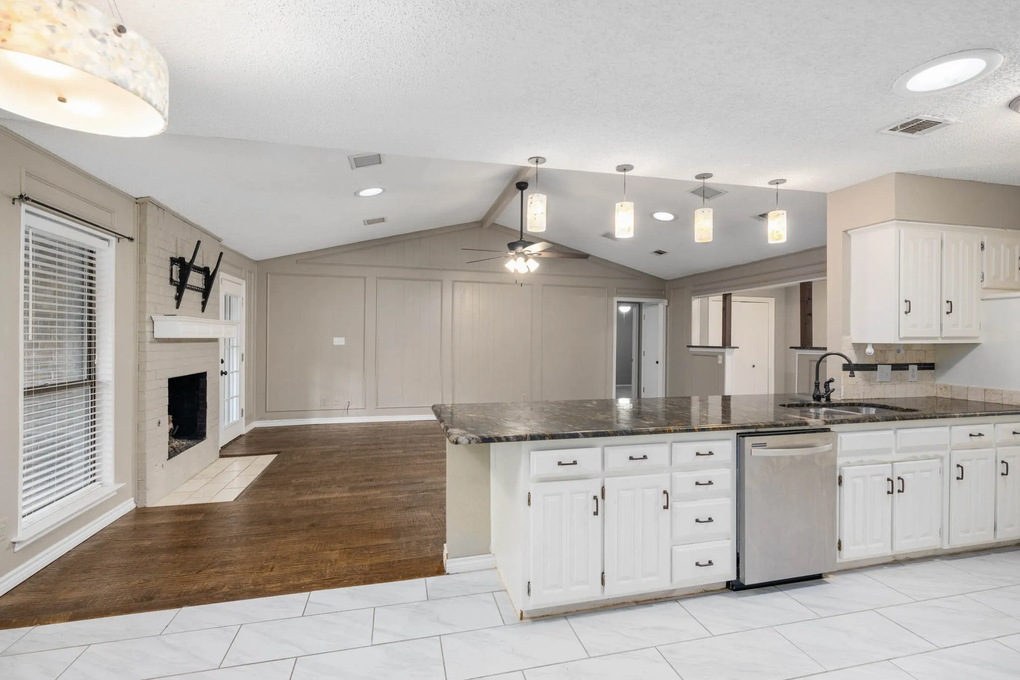 Single Family Residence For Rent in Tarrant County , 2017 Iron Horse Court, Arlington, Texas 76017, 4 Bedroom, 3 Bathroom, 2 Garage spaces, 2,522 Sqft, built in 1979, mls#21384220, Real Estate Agent in Arlington, Homes For Rent in Tarrant county, Homes For Rent in Arlington, Realtor in Arlington Texas, Real Estate Brokerage Independent Realty Texas, Luminita Cordes Realtor